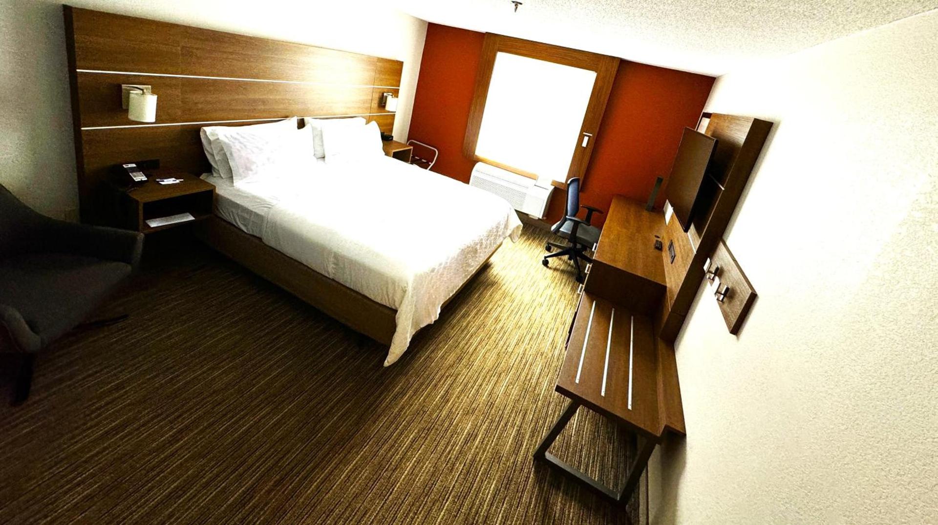 Holiday Inn Express & Suites - Lincoln East - White Mountains by IHG photo 69