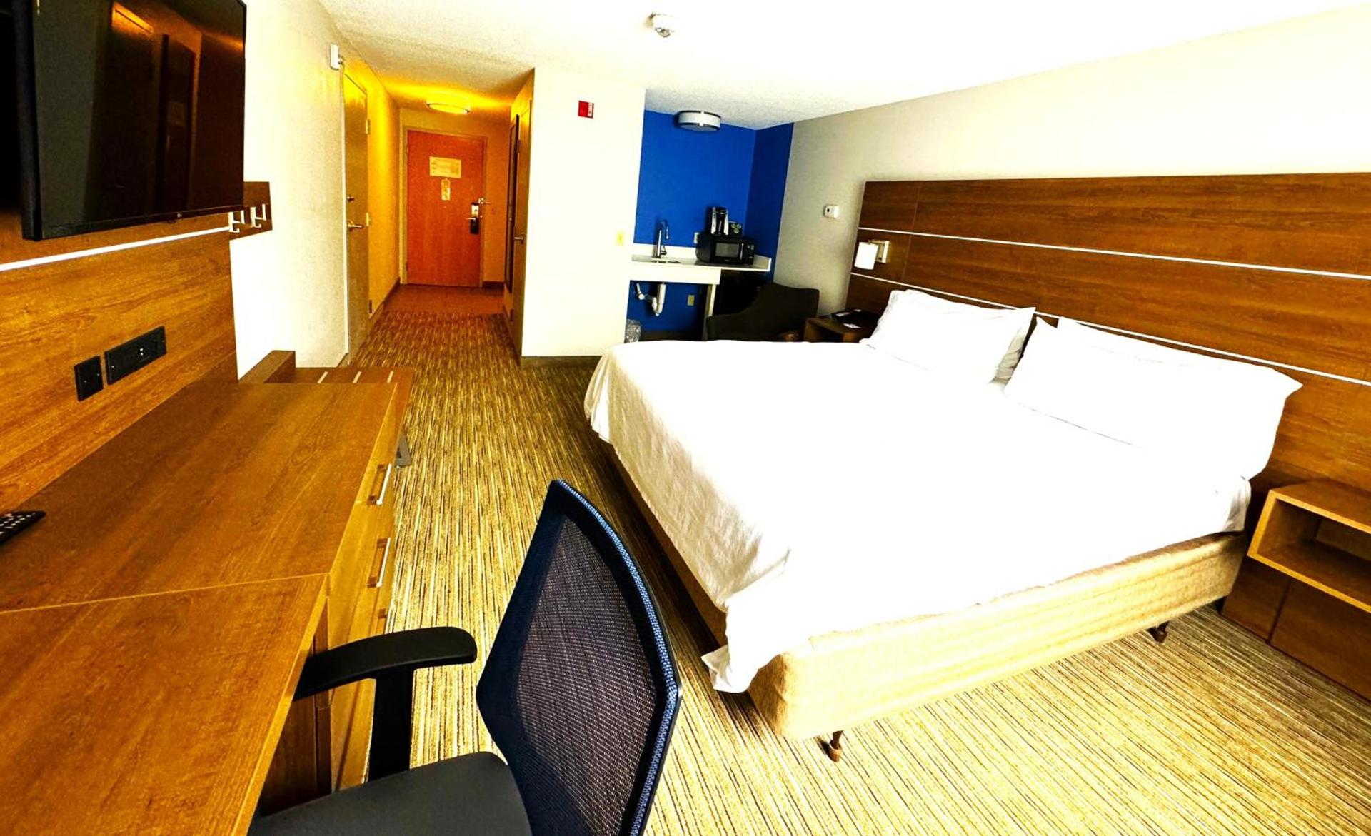 Holiday Inn Express & Suites - Lincoln East - White Mountains by IHG photo 70