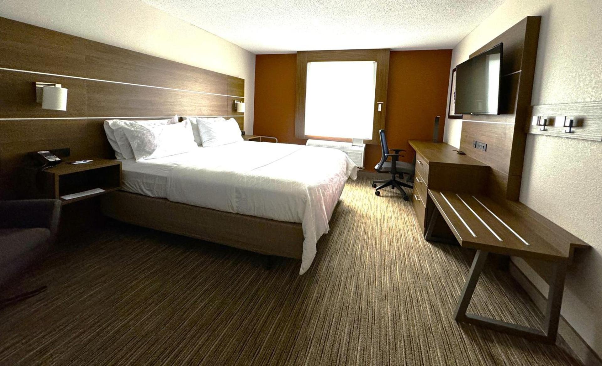 Holiday Inn Express & Suites - Lincoln East - White Mountains by IHG photo 71