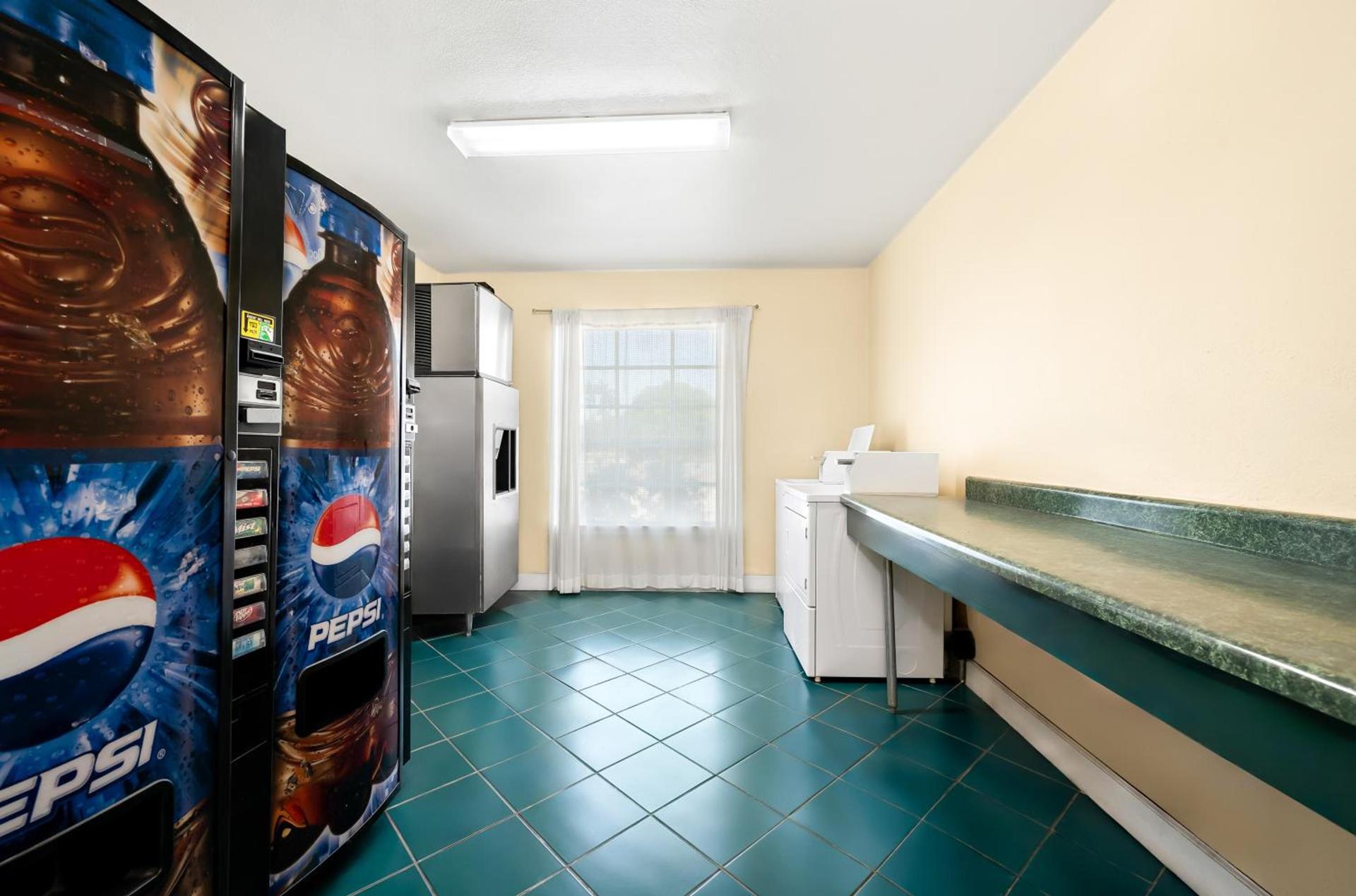 Americas Best Value Inn Historic Clewiston Inn photo 50