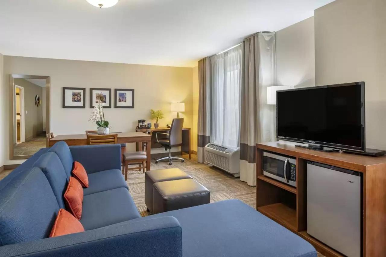 Comfort Suites Urbana Champaign, University Area photo 41