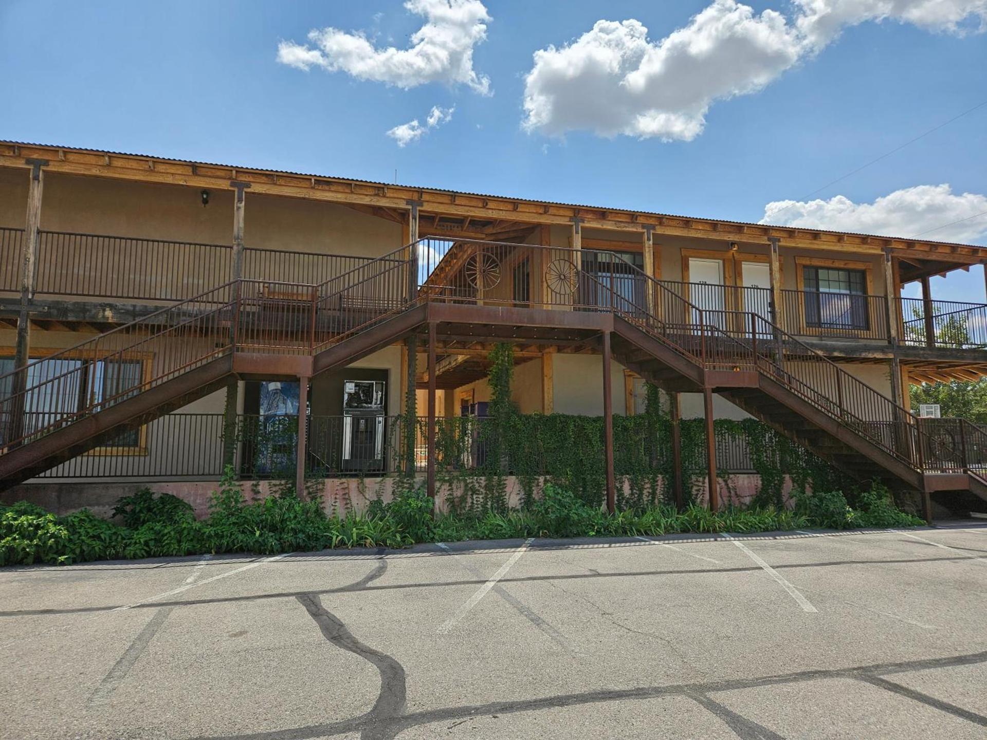 Tombstone Motel photo 15
