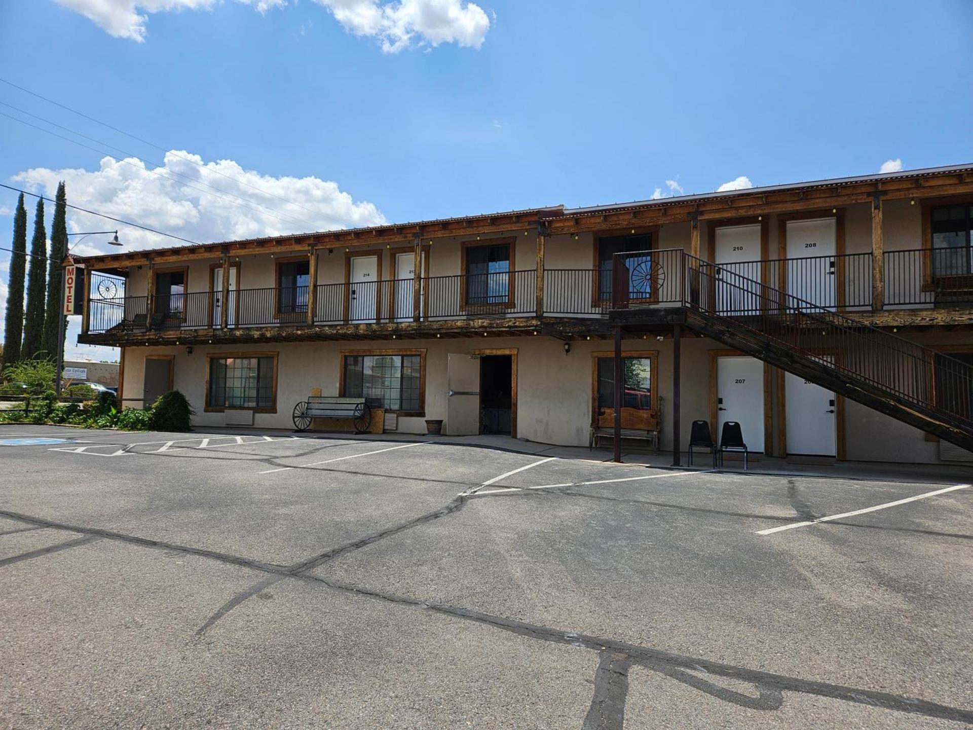 Tombstone Motel photo 17
