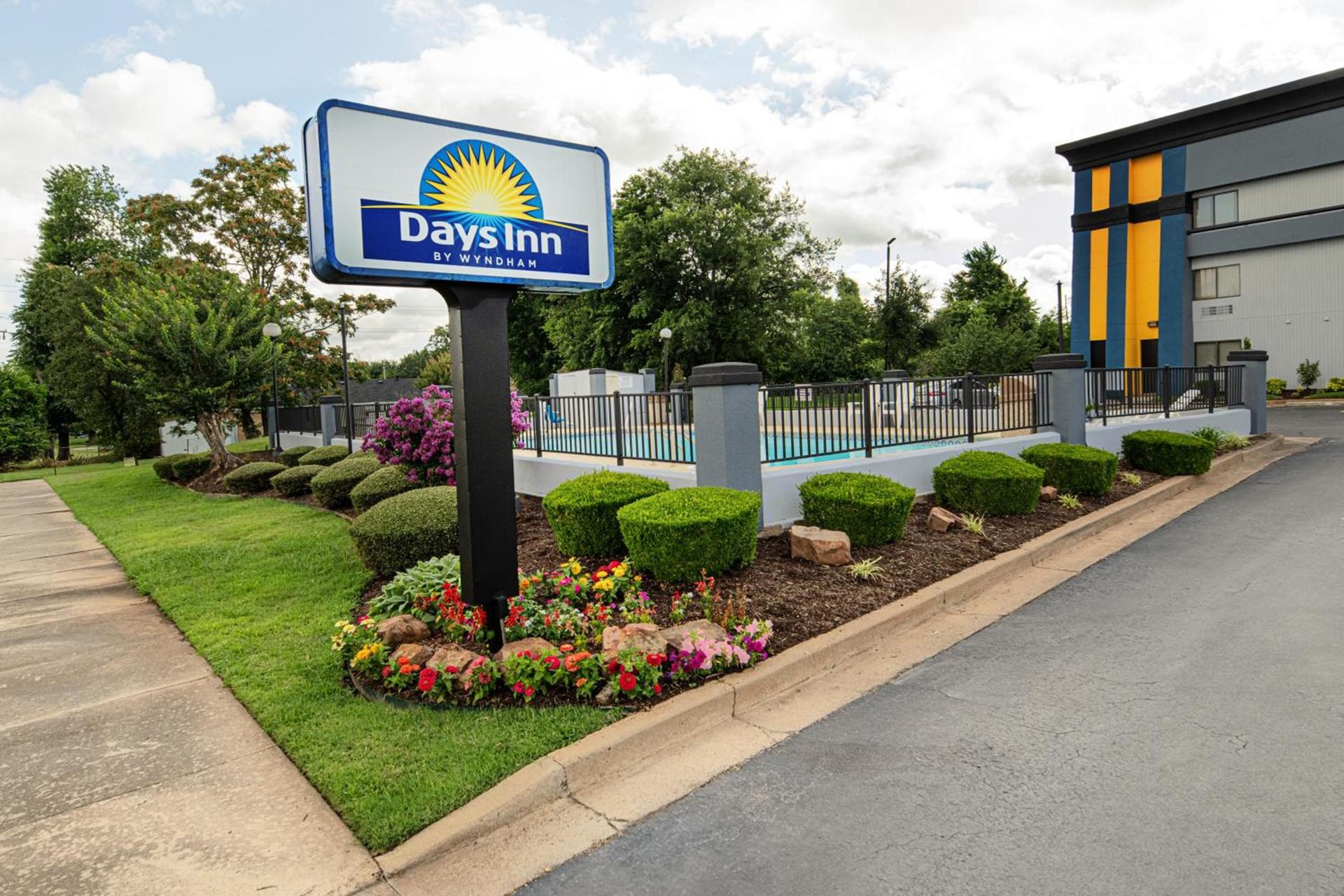 Days Inn by Wyndham Fort Smith photo 32