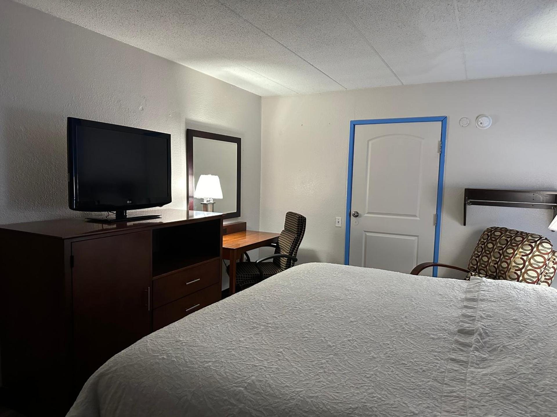 American Inn & Suites Bishop Airport Flint photo 17