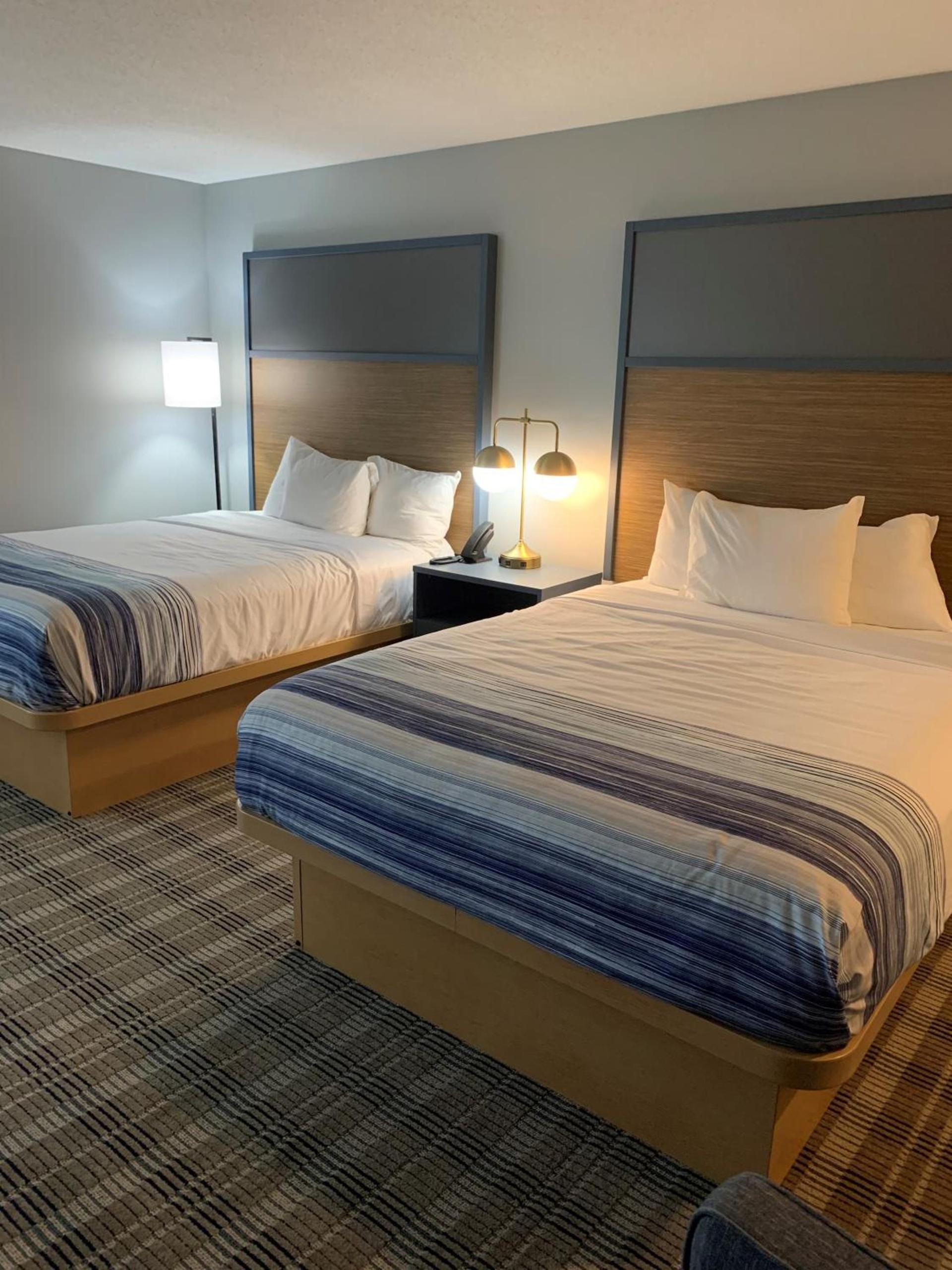 AmericInn by Wyndham Marshfield photo 10