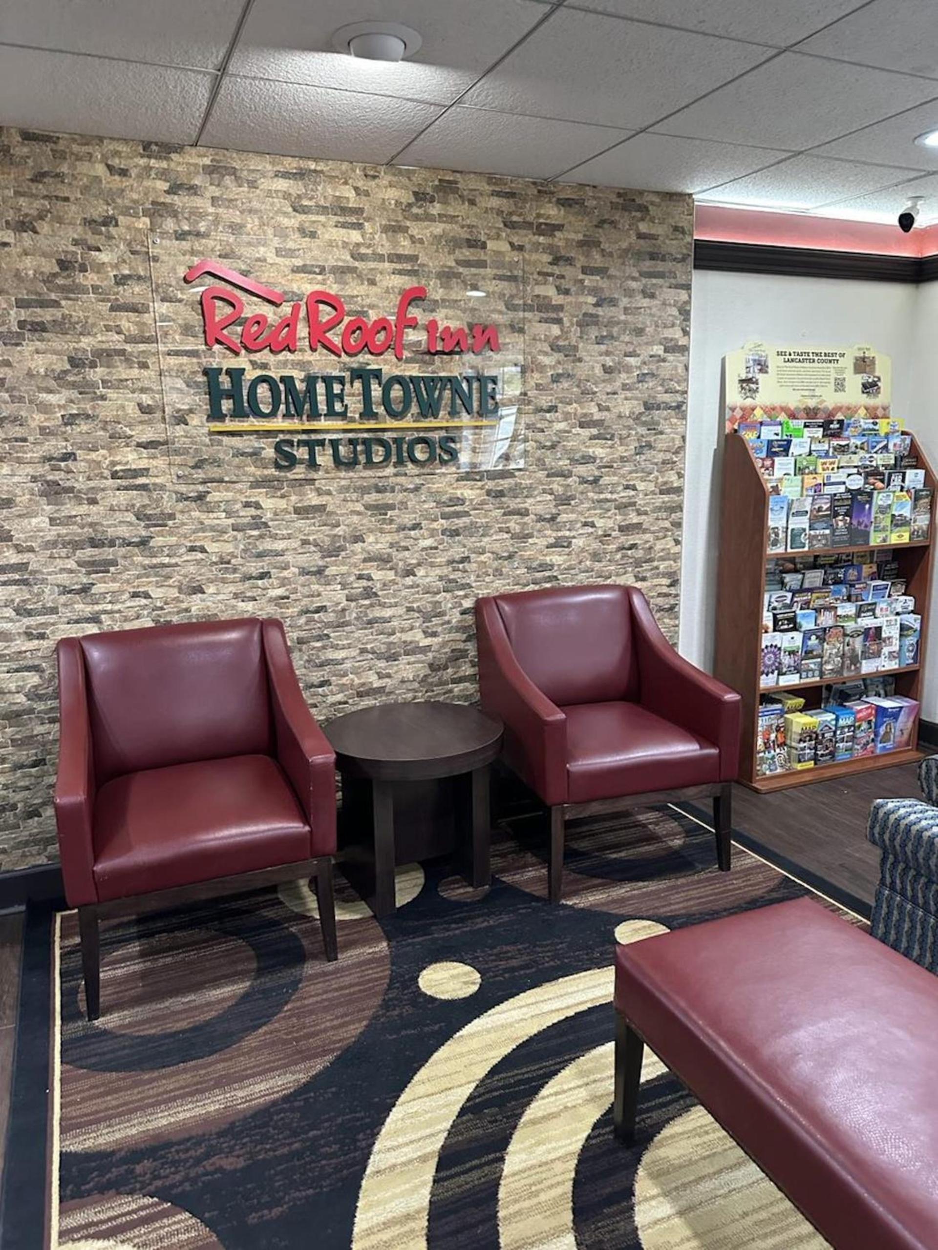 HomeTowne Studios by Red Roof Lancaster photo 4