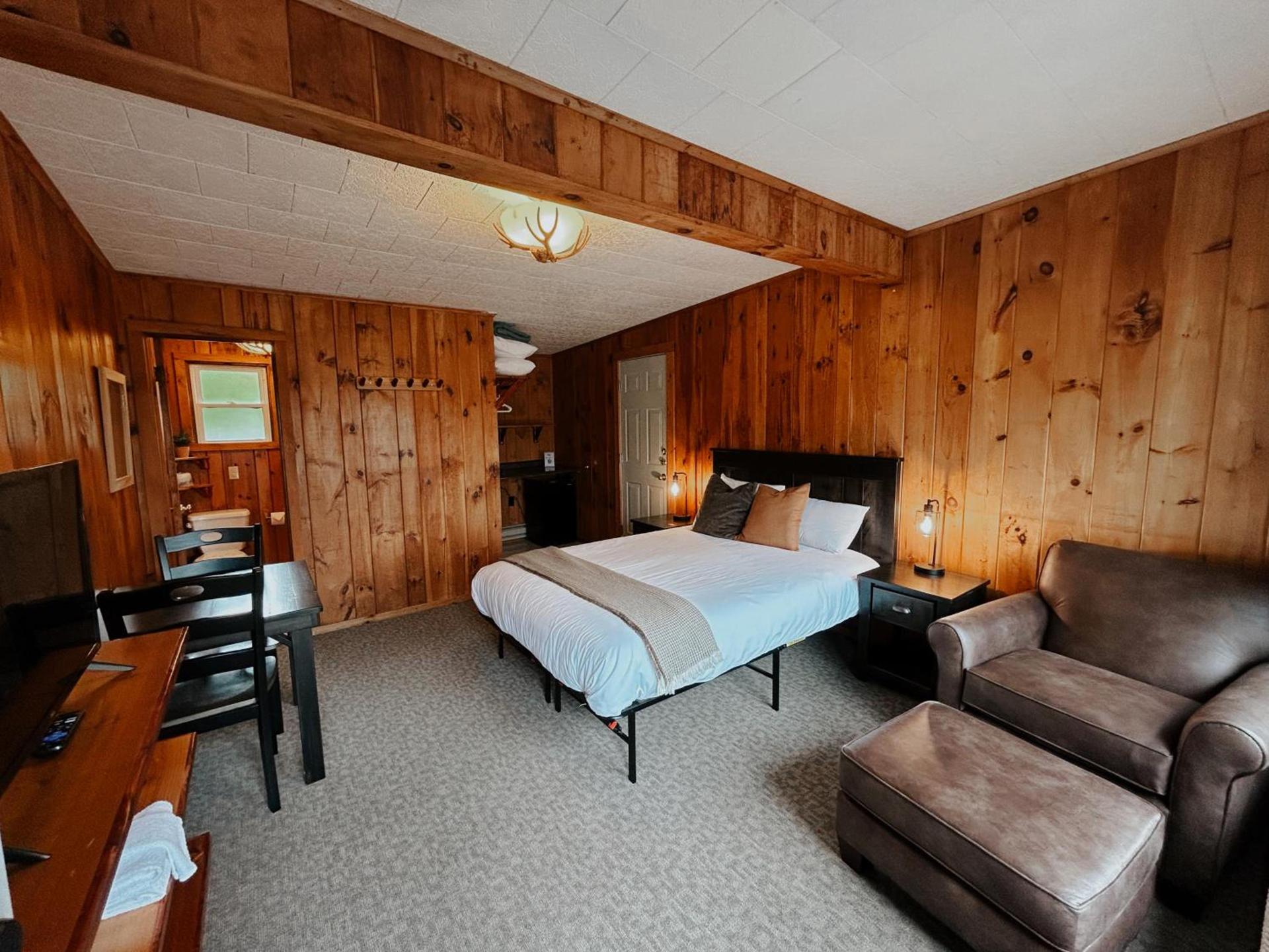 Waters Edge Lodge photo 35