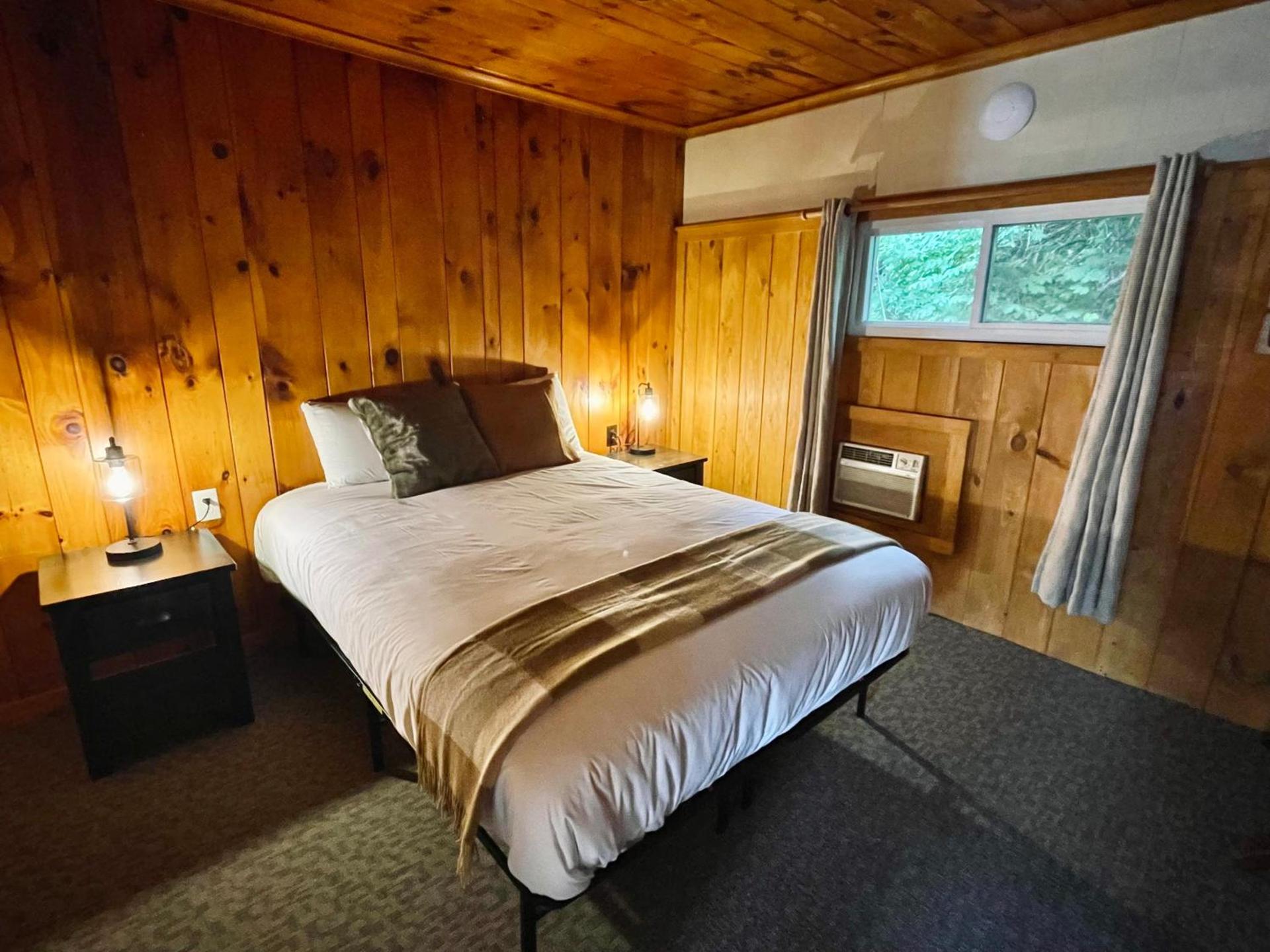 Waters Edge Lodge photo 41