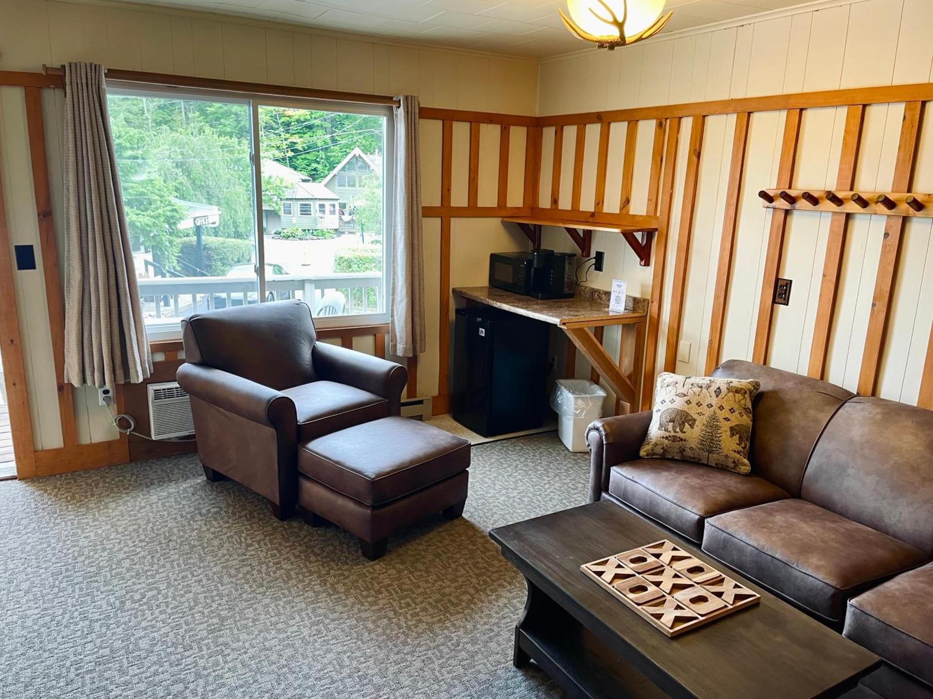 Waters Edge Lodge photo 42