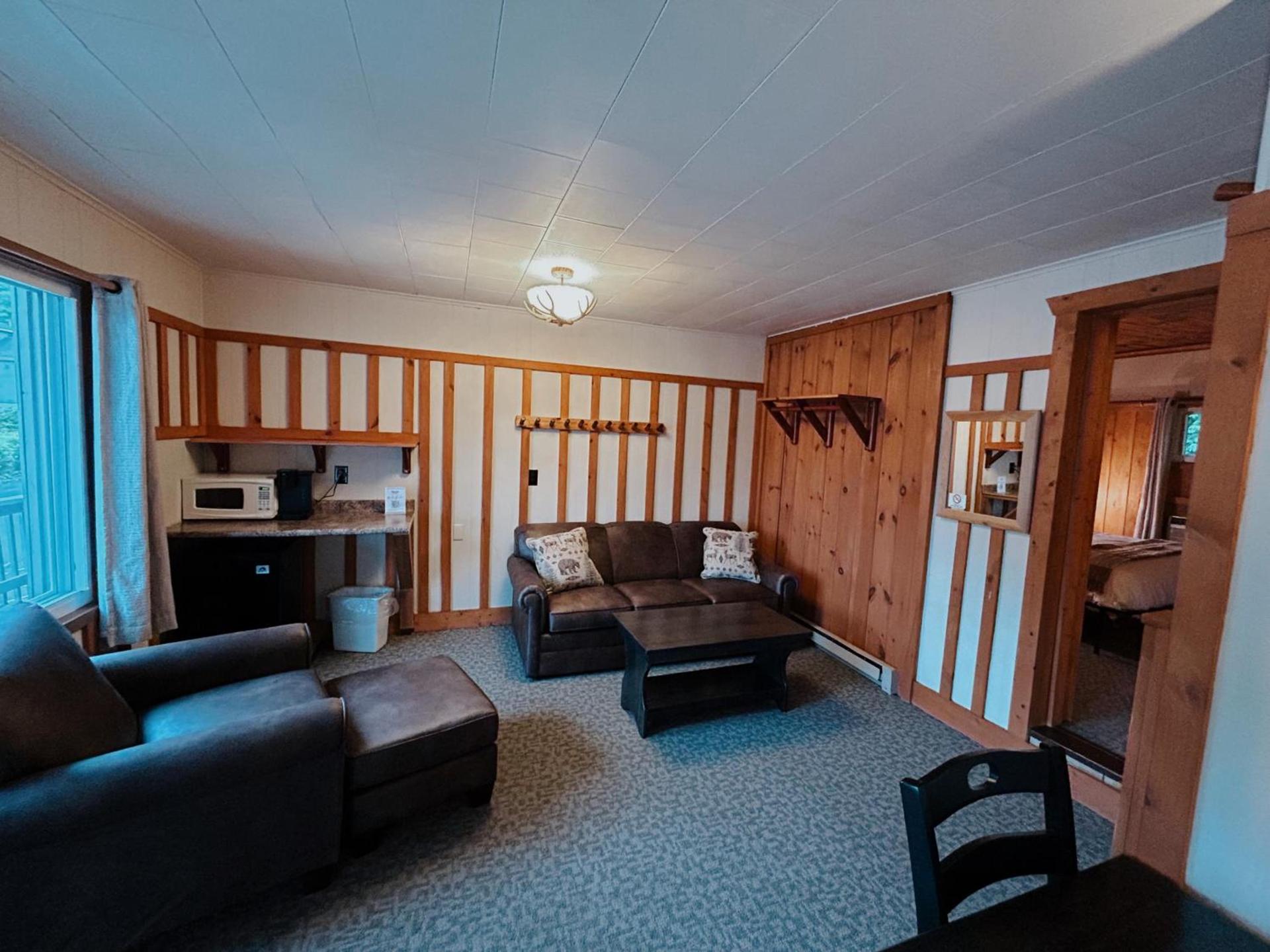 Waters Edge Lodge photo 45