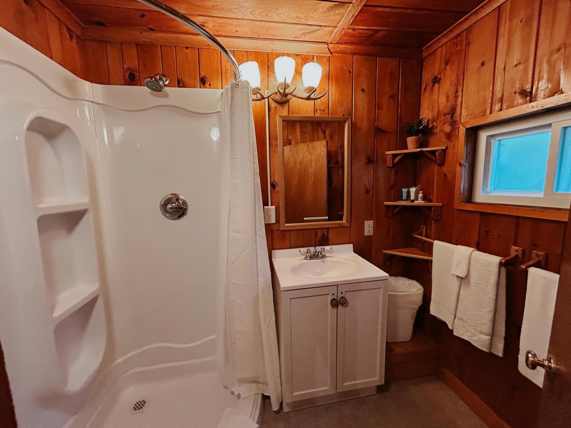Waters Edge Lodge photo 46