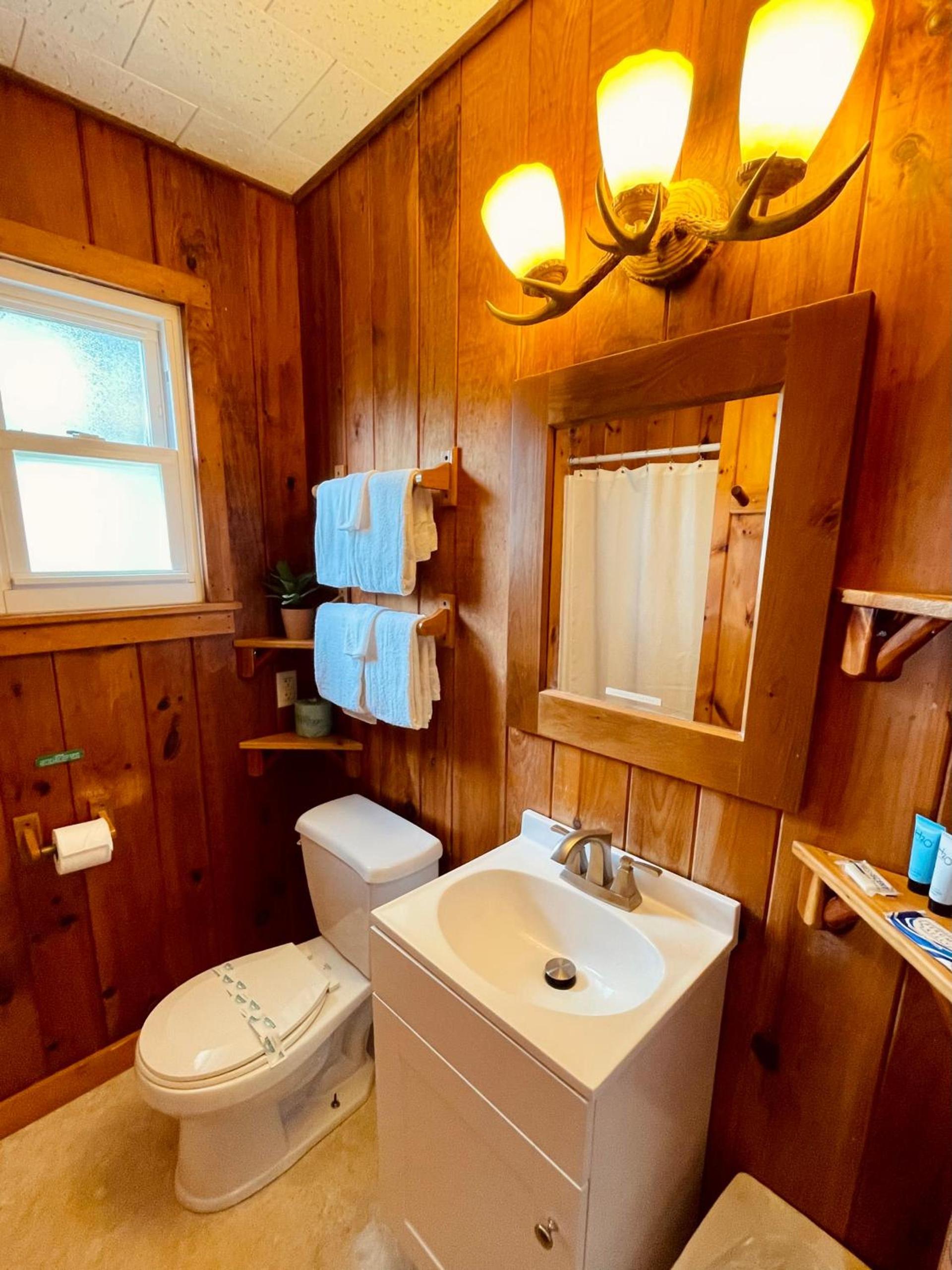 Waters Edge Lodge photo 53