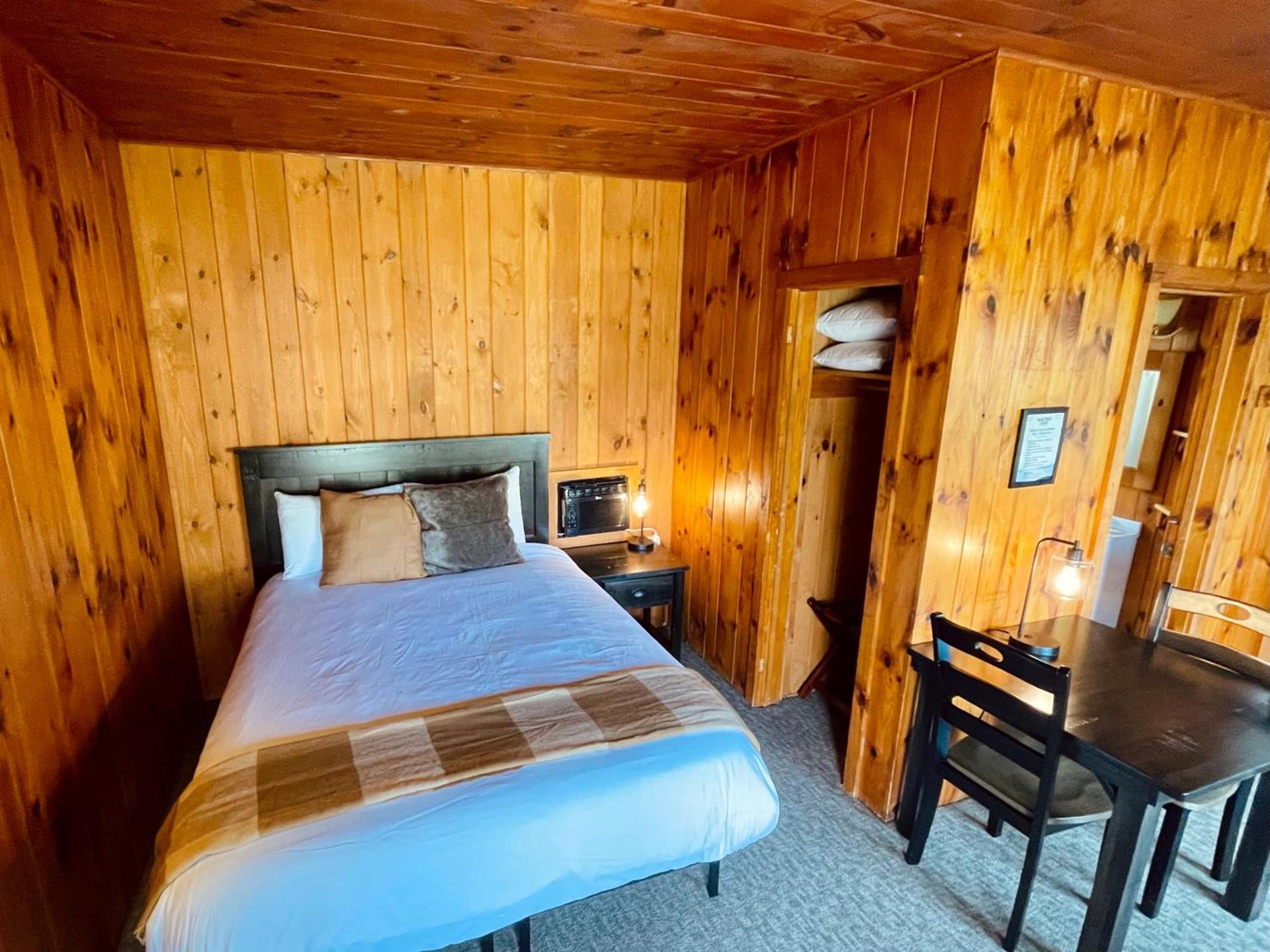 Waters Edge Lodge photo 48