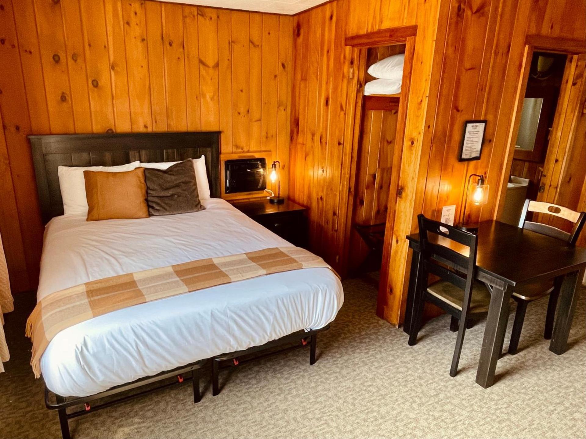 Waters Edge Lodge photo 47