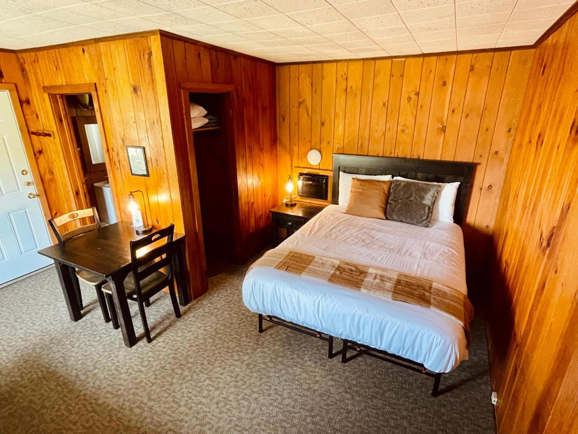 Waters Edge Lodge photo 50