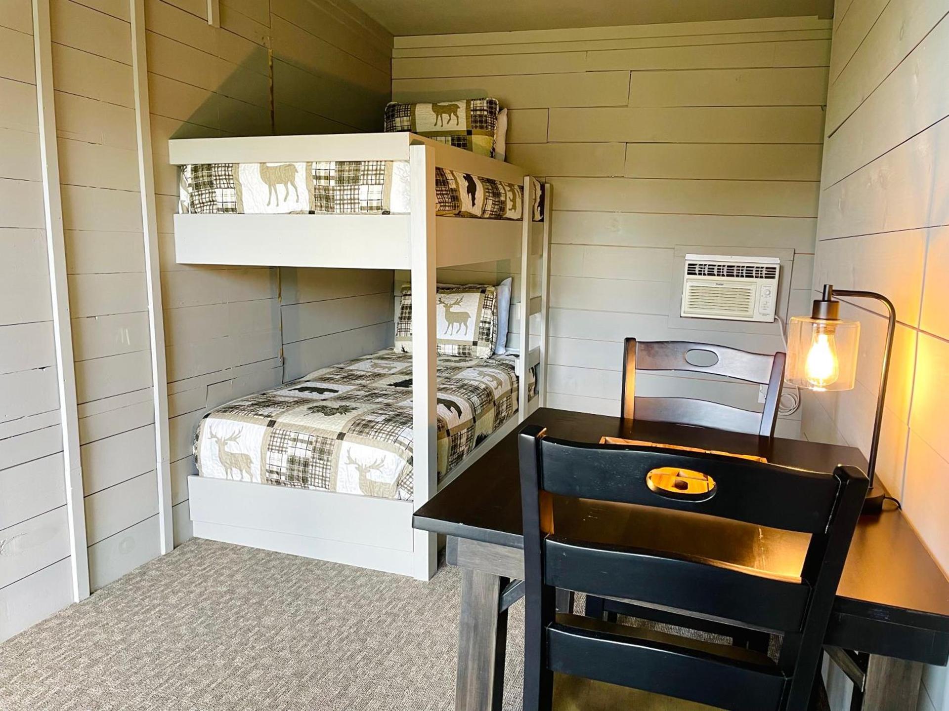 Waters Edge Lodge photo 61