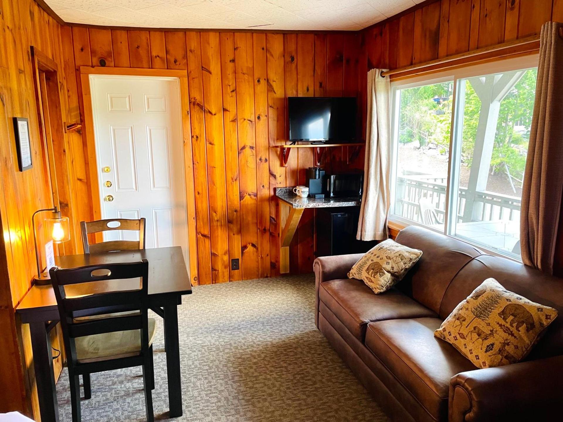 Waters Edge Lodge photo 62