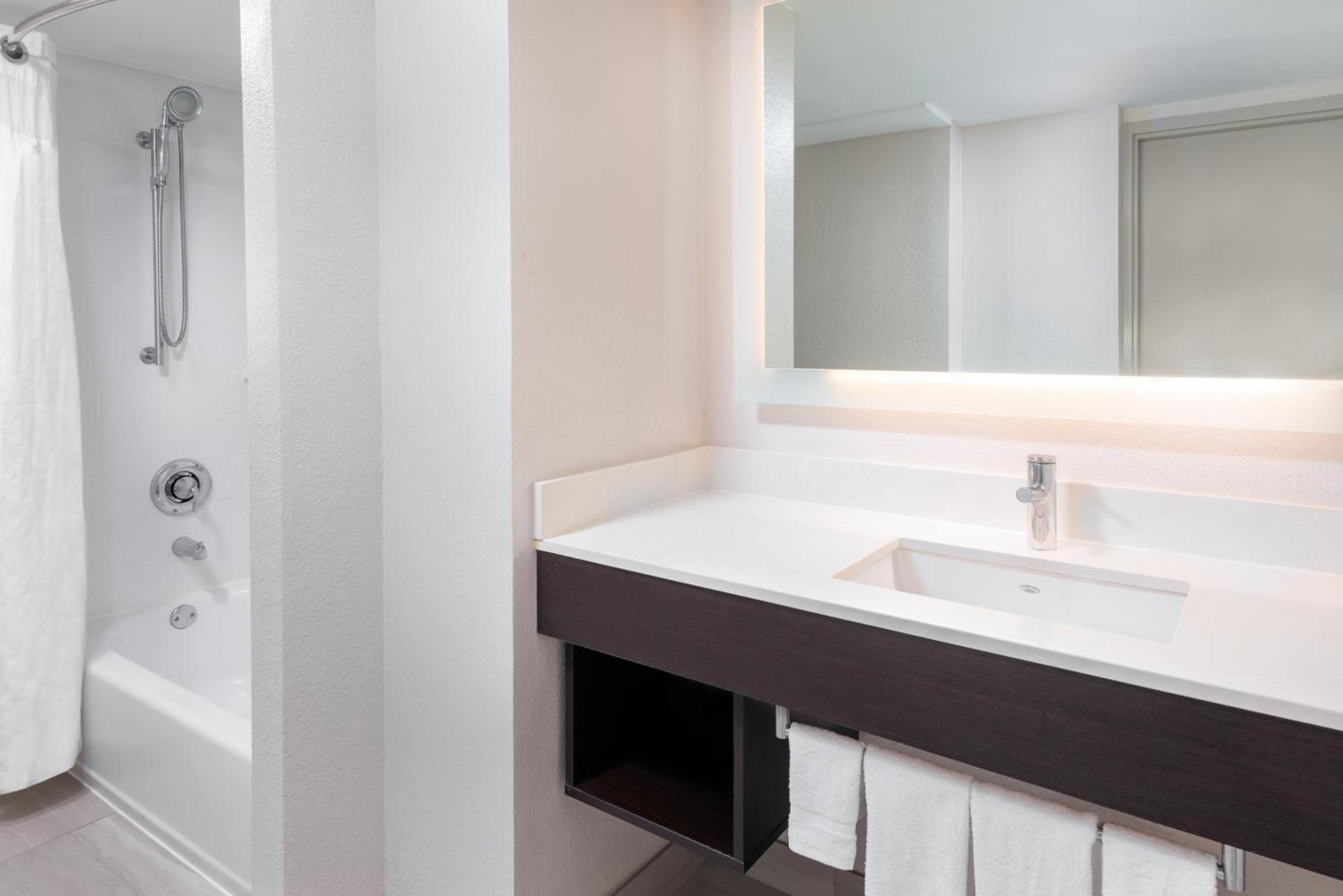 Holiday Inn Express Miami Airport Doral Area by IHG photo 6