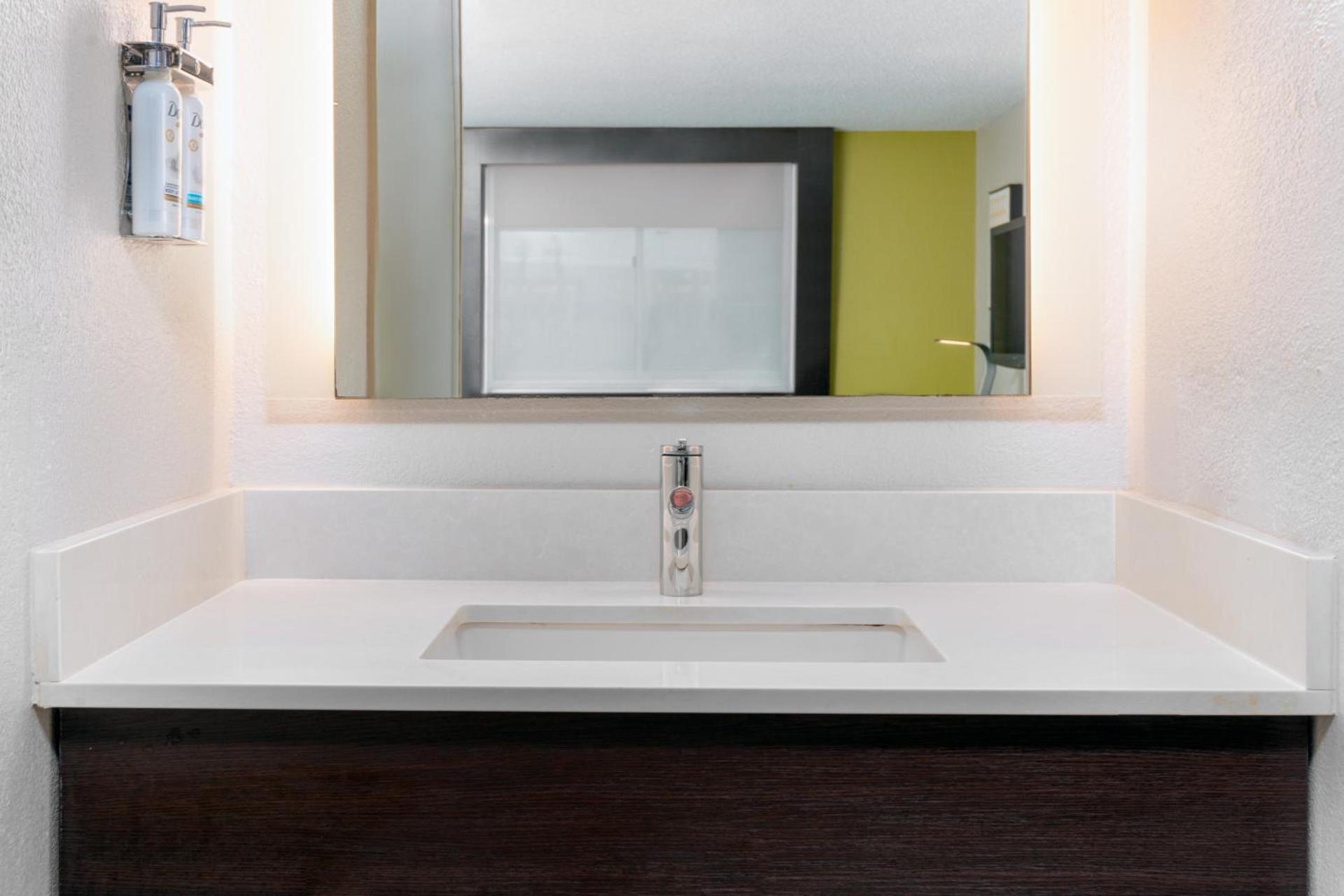 Holiday Inn Express Miami Airport Doral Area by IHG photo 7