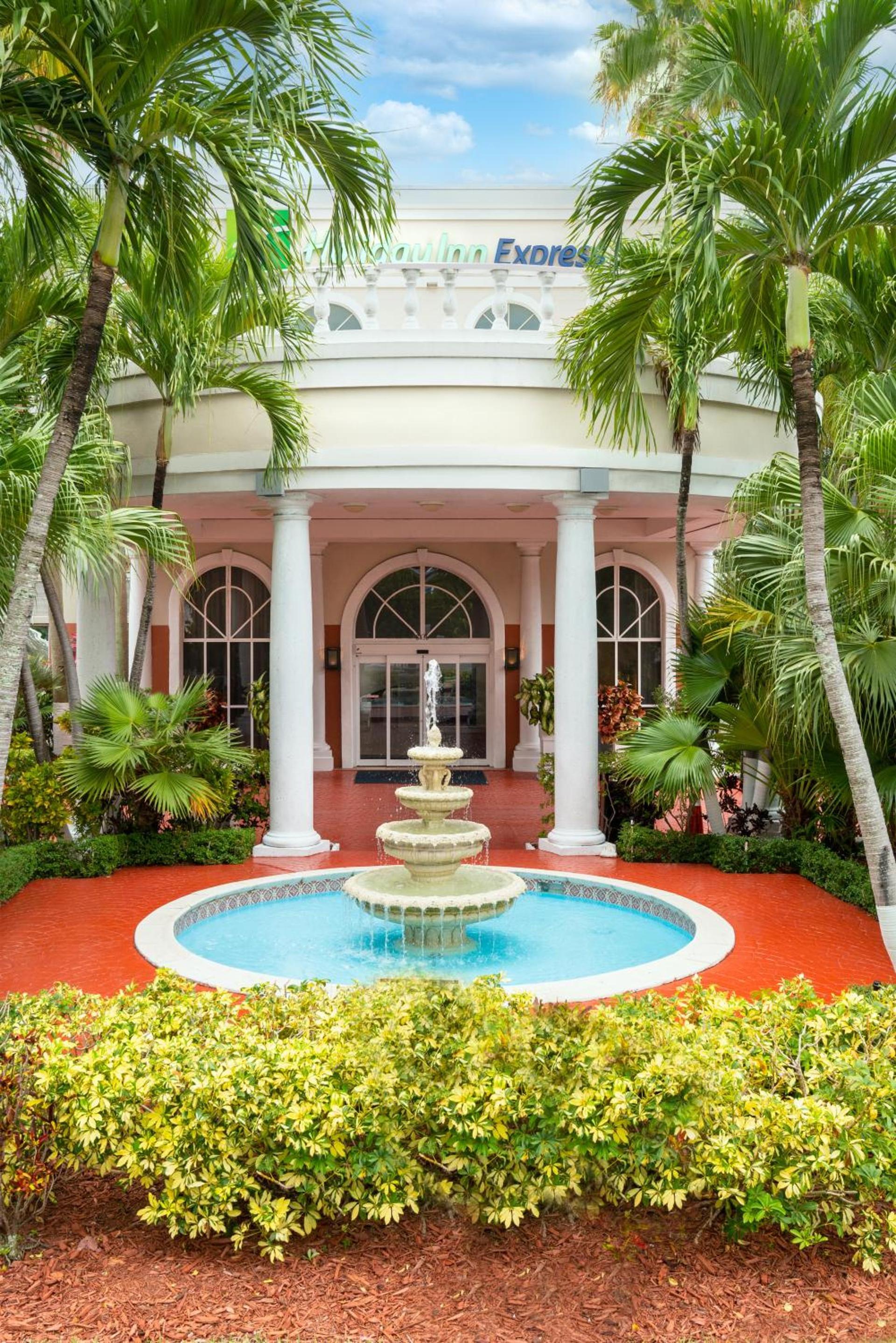 Holiday Inn Express Miami Airport Doral Area by IHG photo 1