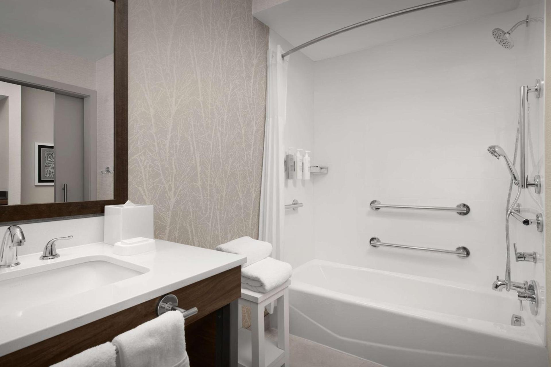 Hampton Inn & Suites Paso Robles photo 28