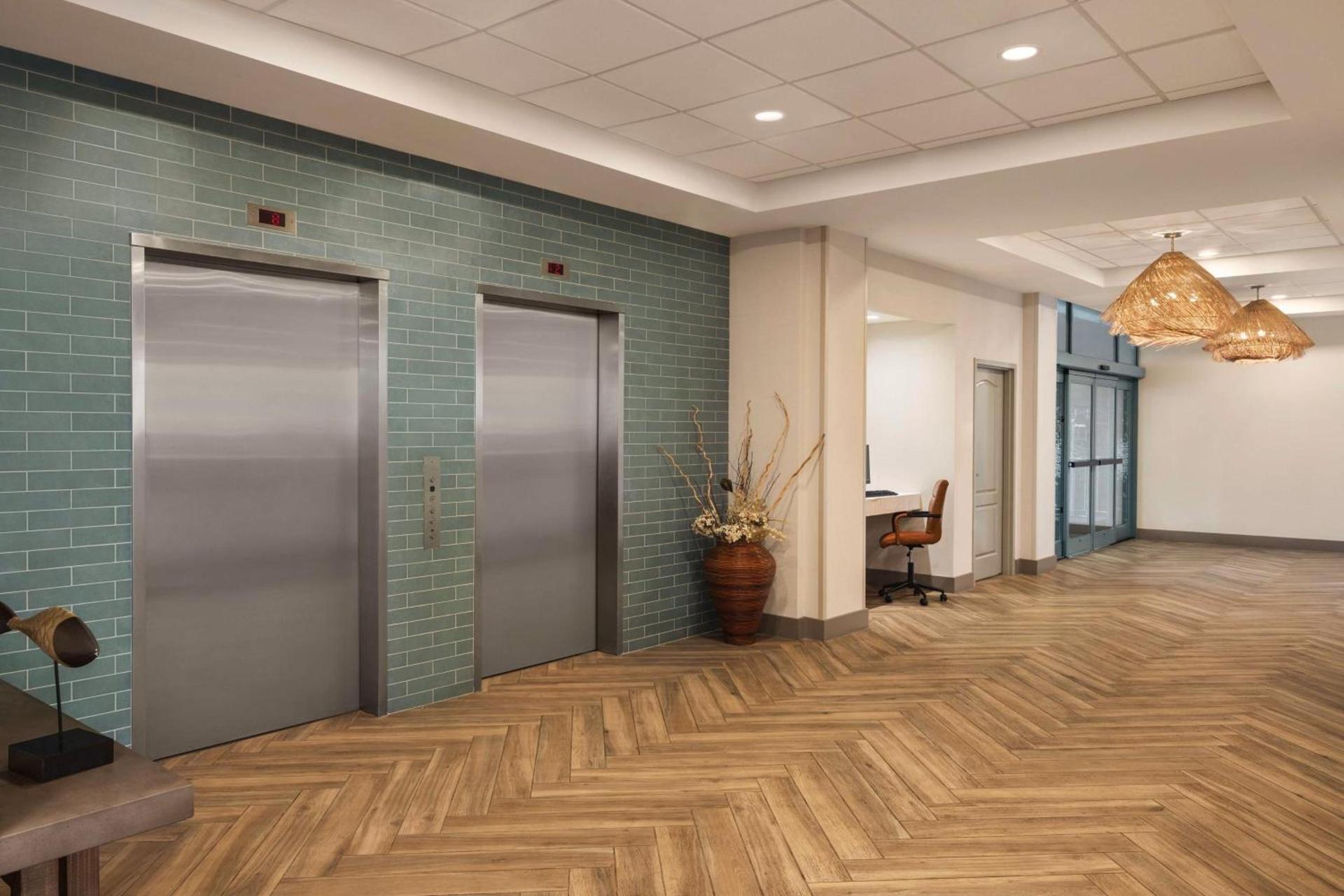 Hampton Inn Virginia Beach-Oceanfront South photo 6