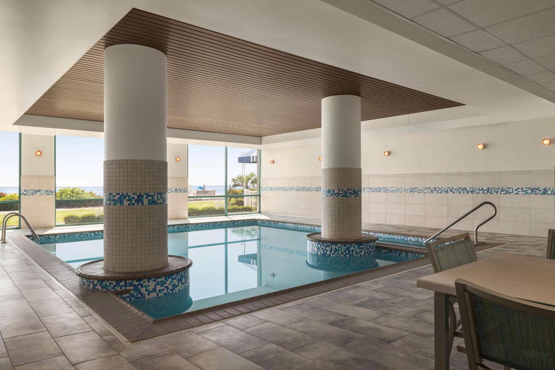 Hampton Inn Virginia Beach-Oceanfront South photo 9