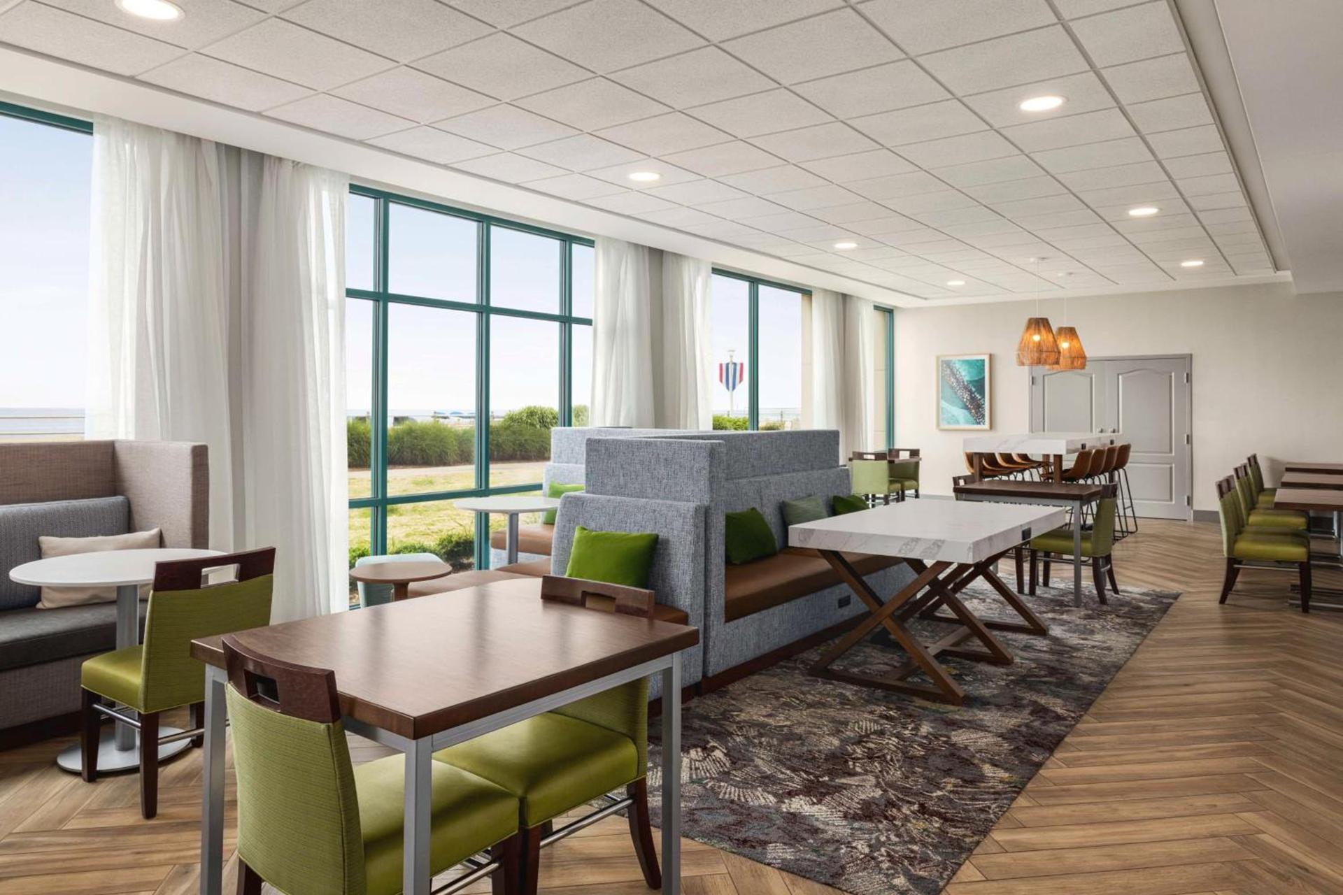 Hampton Inn Virginia Beach-Oceanfront South photo 13