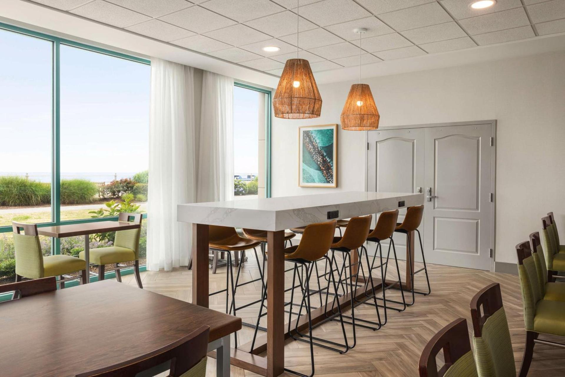 Hampton Inn Virginia Beach-Oceanfront South photo 11