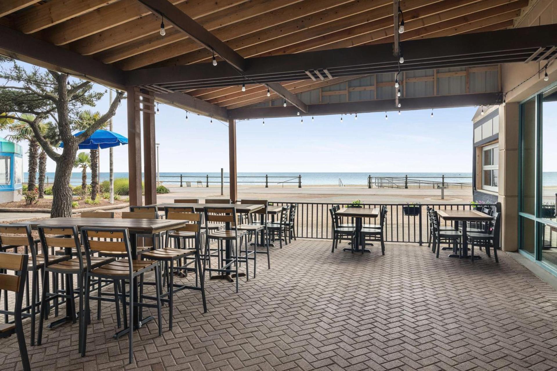 Hampton Inn Virginia Beach-Oceanfront South photo 15