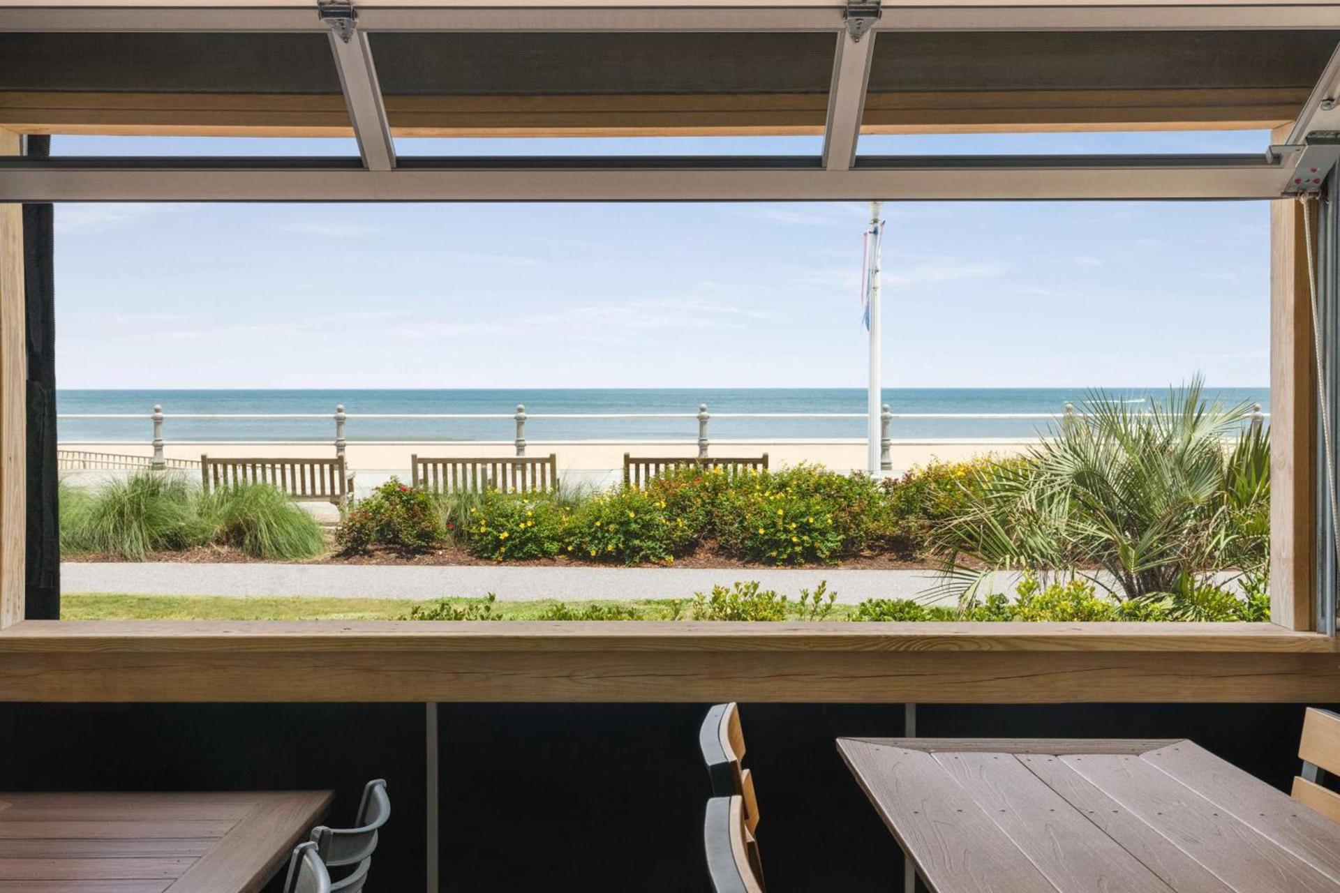 Hampton Inn Virginia Beach-Oceanfront South photo 17