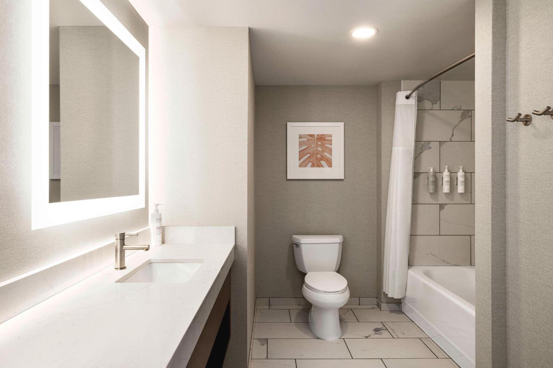 Hampton Inn Virginia Beach-Oceanfront South photo 43