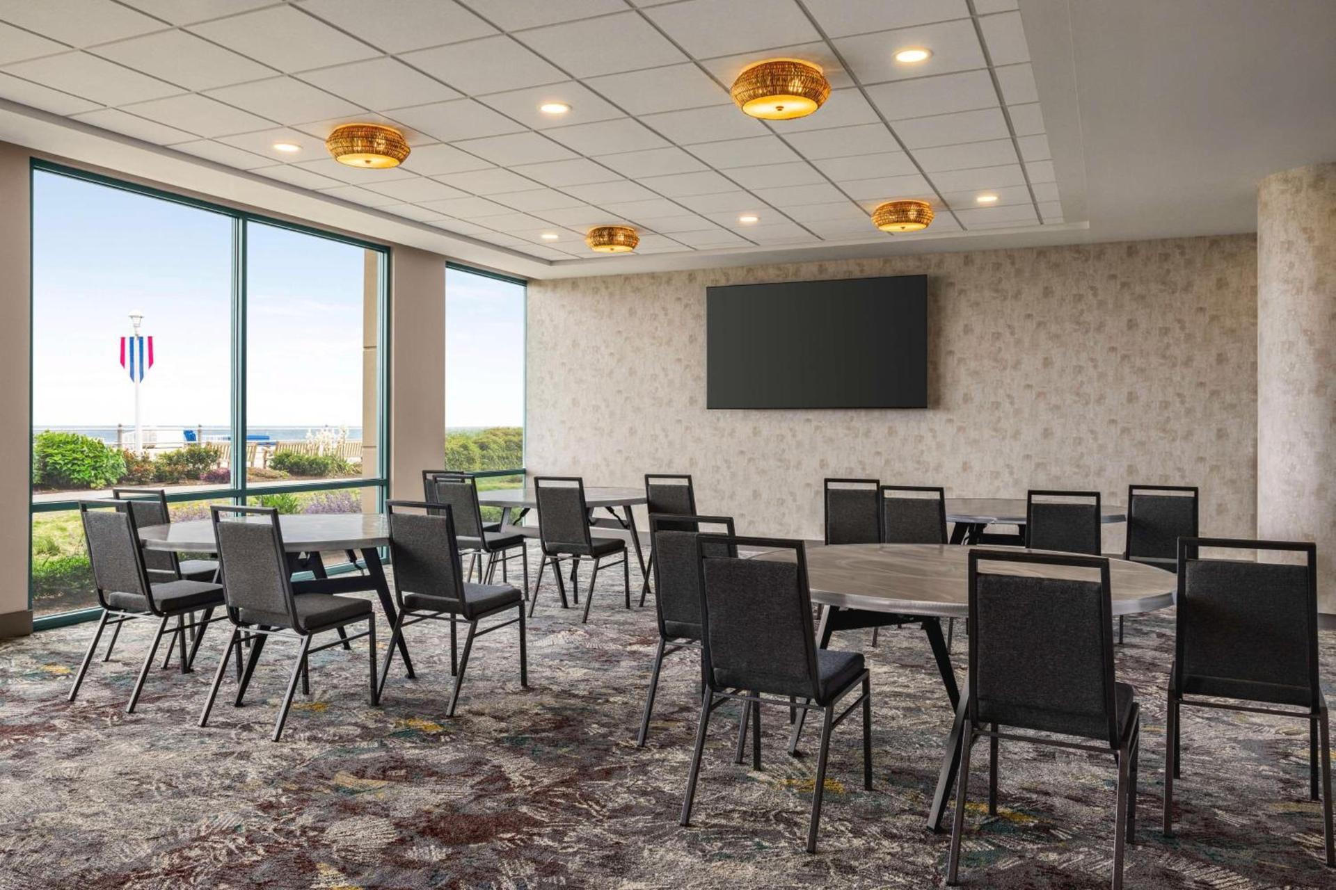 Hampton Inn Virginia Beach-Oceanfront South photo 47