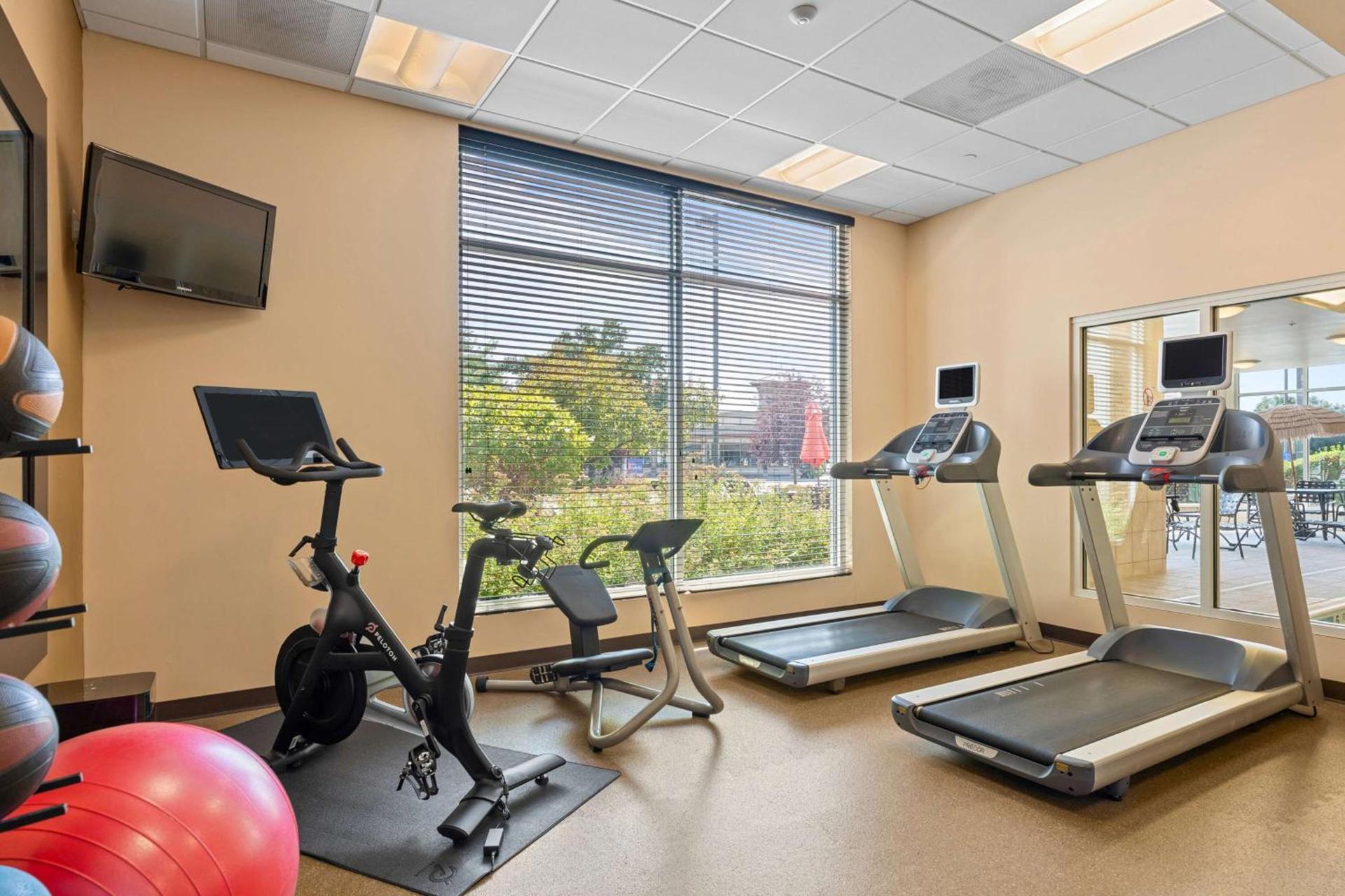 Hilton Garden Inn Auburn photo 16