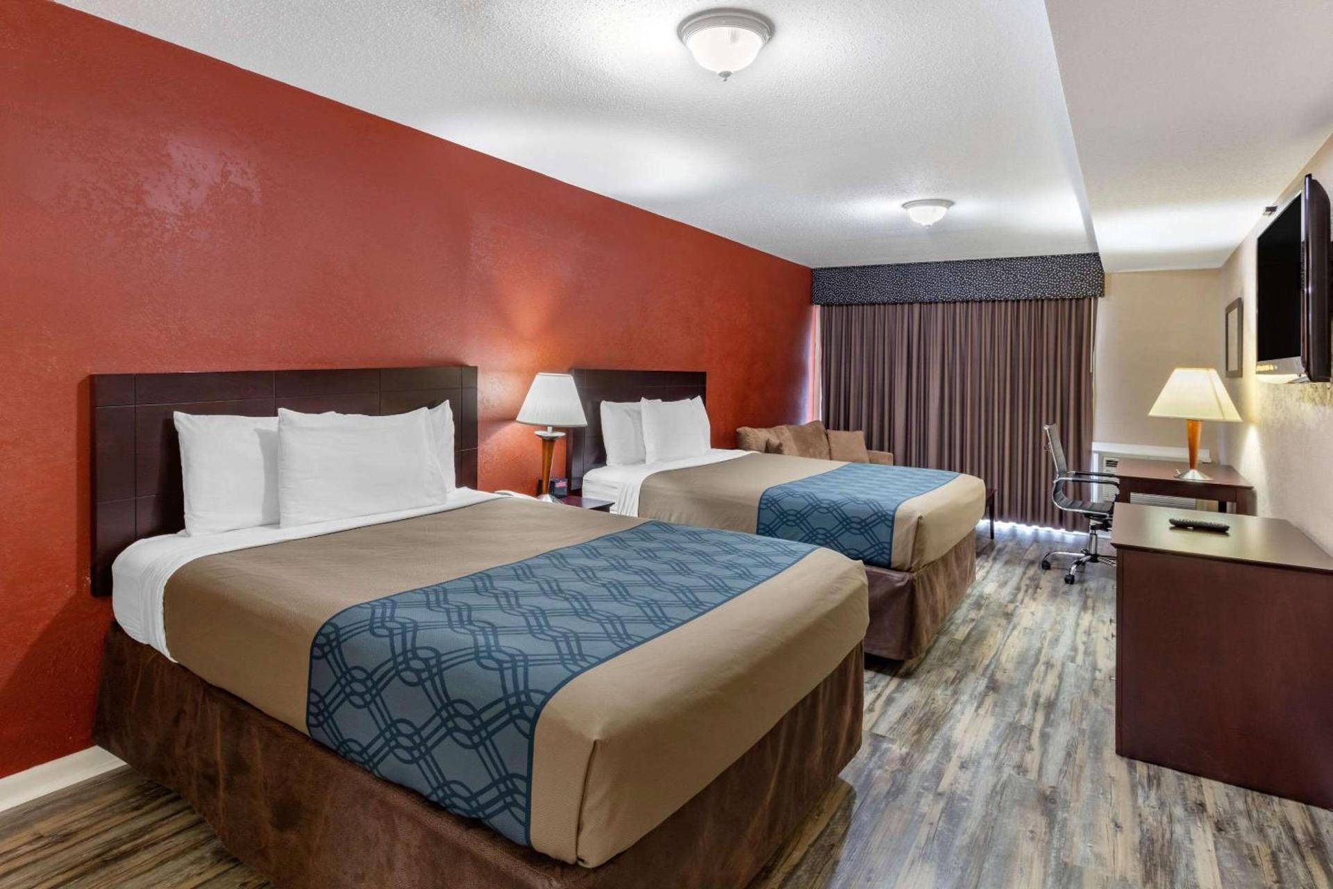 Econo Lodge Inn & Suites Old Saybrook - Westbrook photo 42