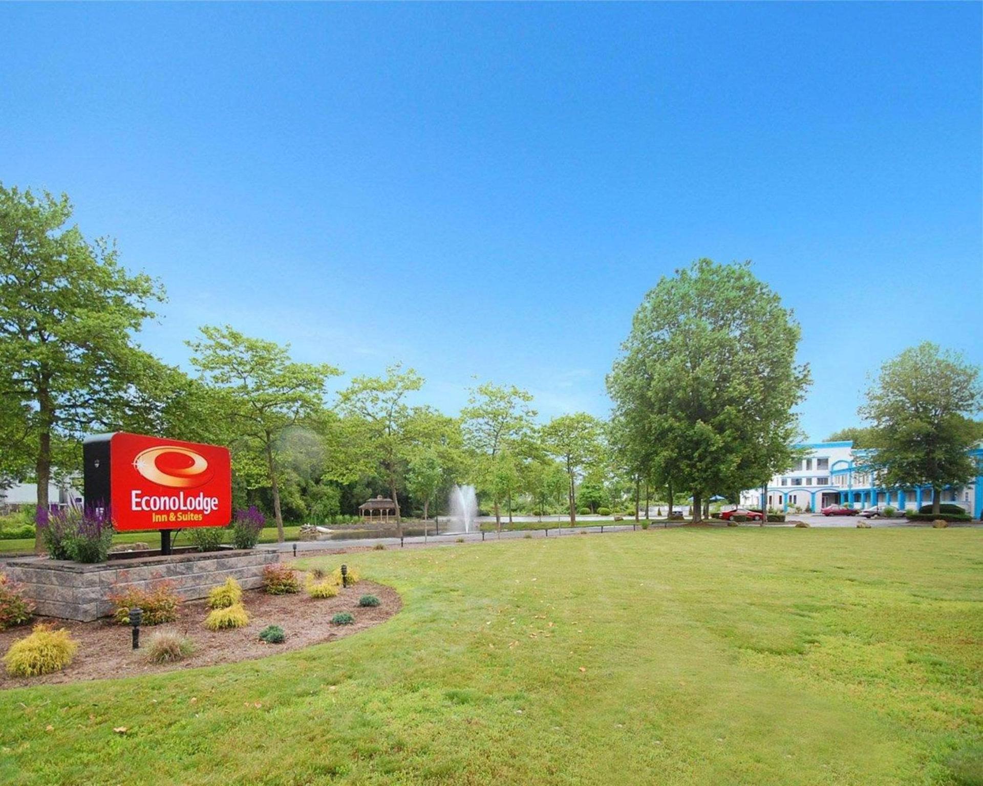 Econo Lodge Inn & Suites Old Saybrook - Westbrook photo 4
