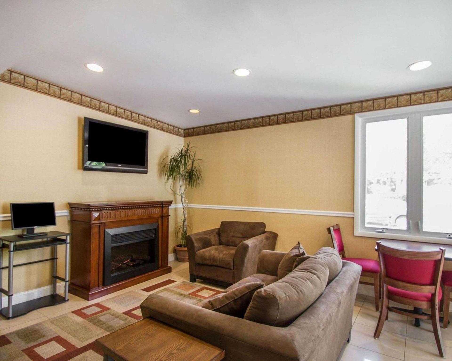 Econo Lodge Inn & Suites Old Saybrook - Westbrook photo 6