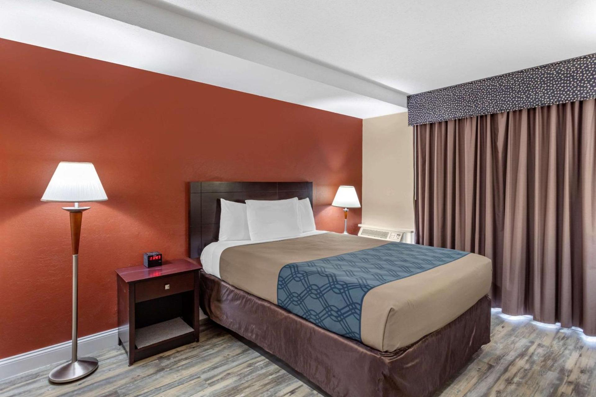 Econo Lodge Inn & Suites Old Saybrook - Westbrook photo 8