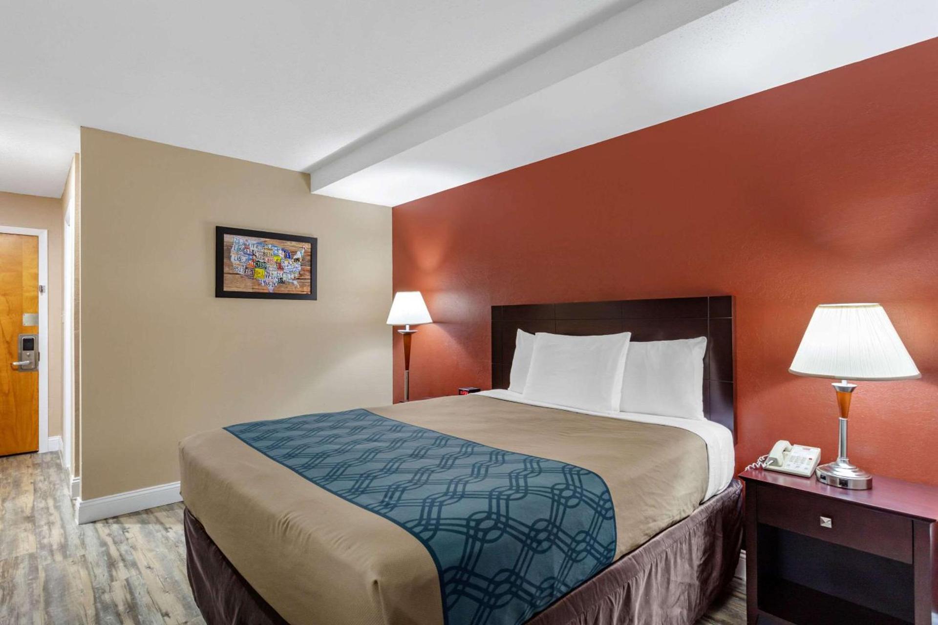 Econo Lodge Inn & Suites Old Saybrook - Westbrook photo 9