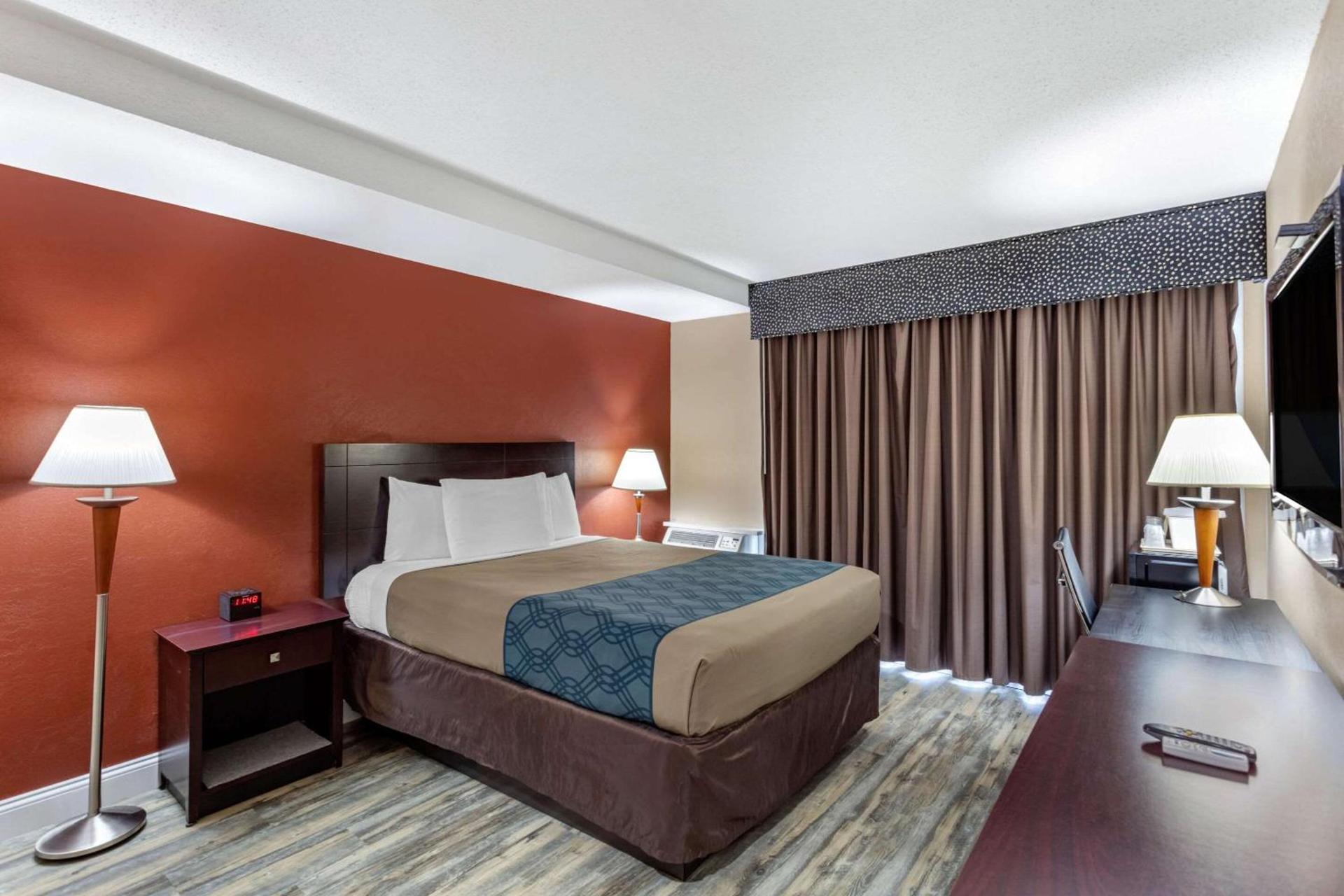Econo Lodge Inn & Suites Old Saybrook - Westbrook photo 11