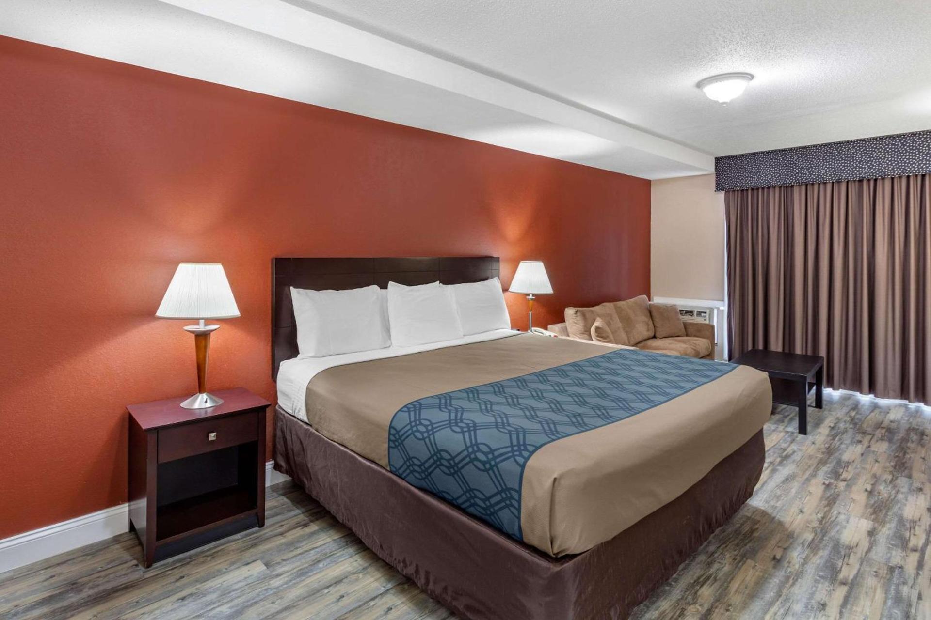 Econo Lodge Inn & Suites Old Saybrook - Westbrook photo 24
