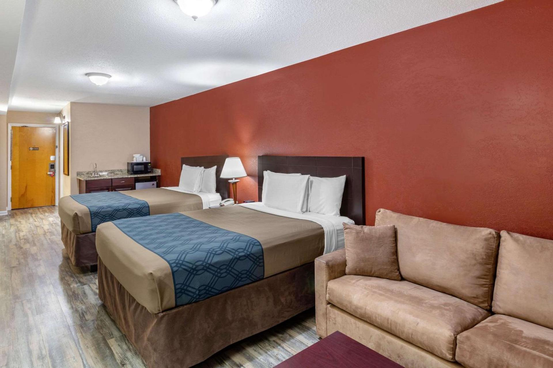 Econo Lodge Inn & Suites Old Saybrook - Westbrook photo 29