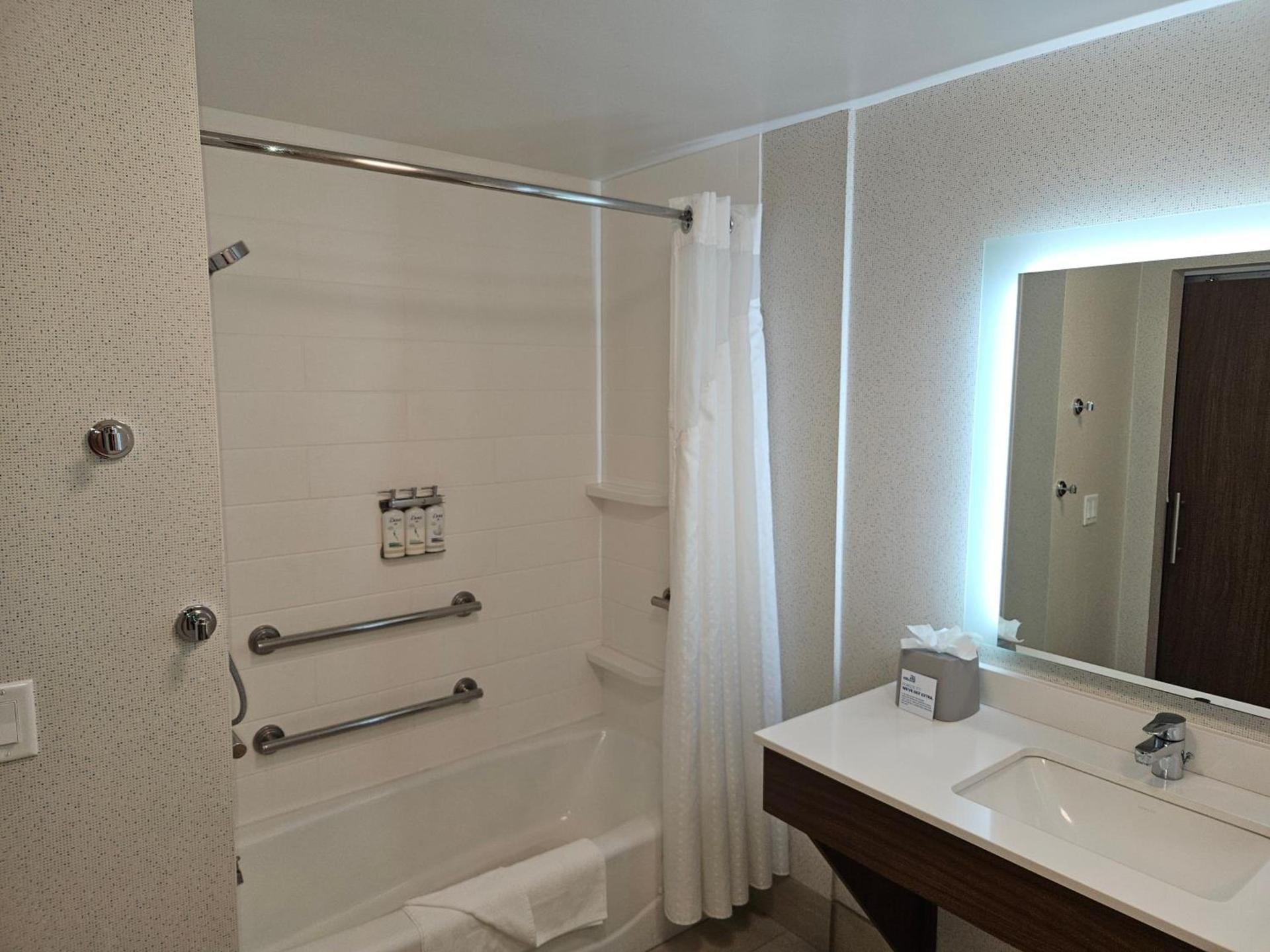 Holiday Inn Express & Suites Chico by IHG photo 17