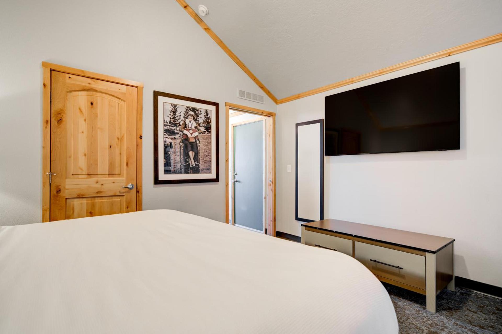 Explorer Cabins at Yellowstone photo 42