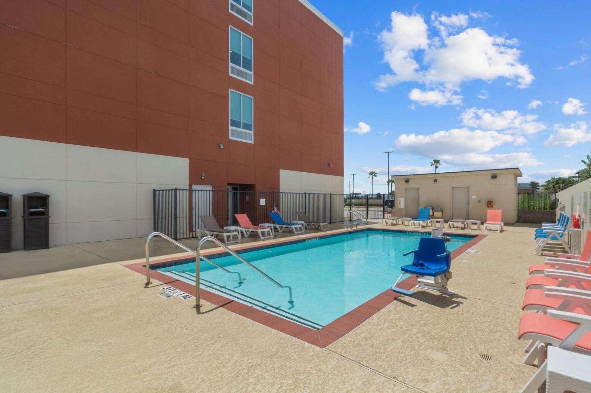 Holiday Inn Express & Suites - Houston NASA - Boardwalk Area by IHG photo 32