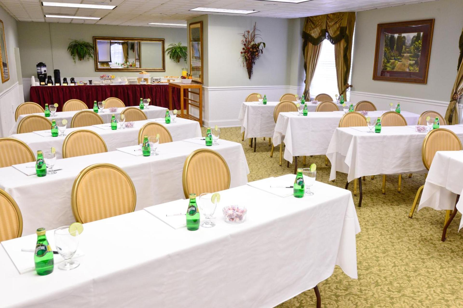 Nassau Inn photo 11