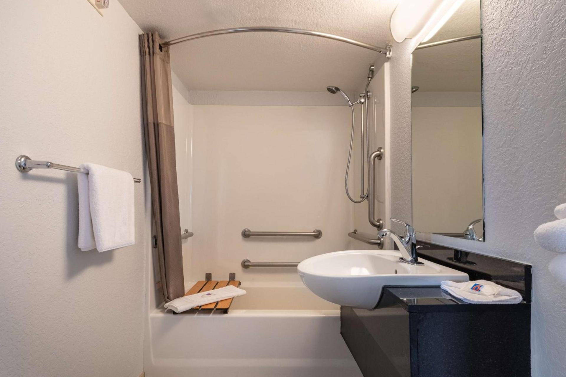 Motel 6-Rolling Meadows, IL - Chicago Northwest photo 16
