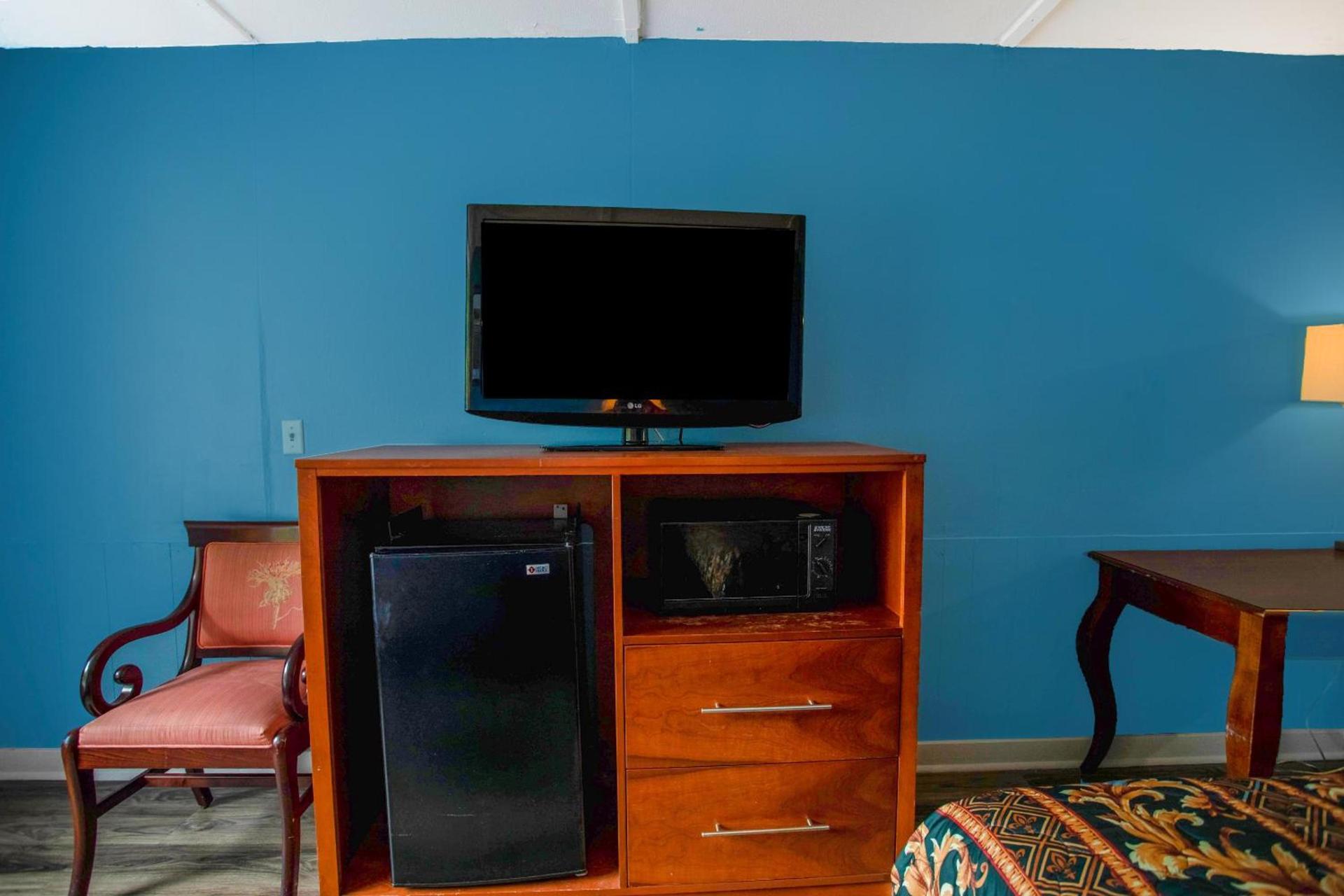 OYO Inn Kernersville photo 36
