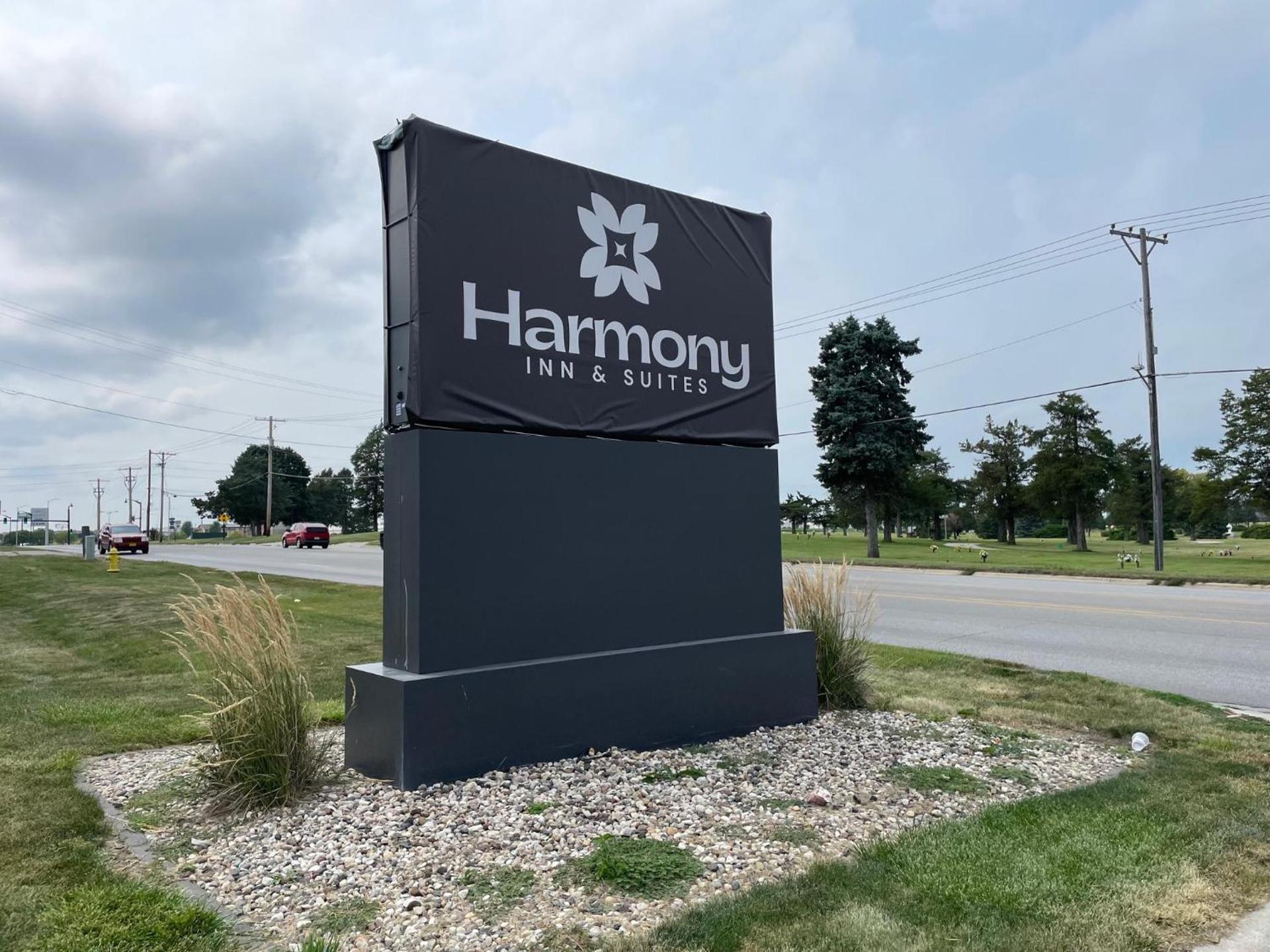 HARMONY INN & SUITES photo 60